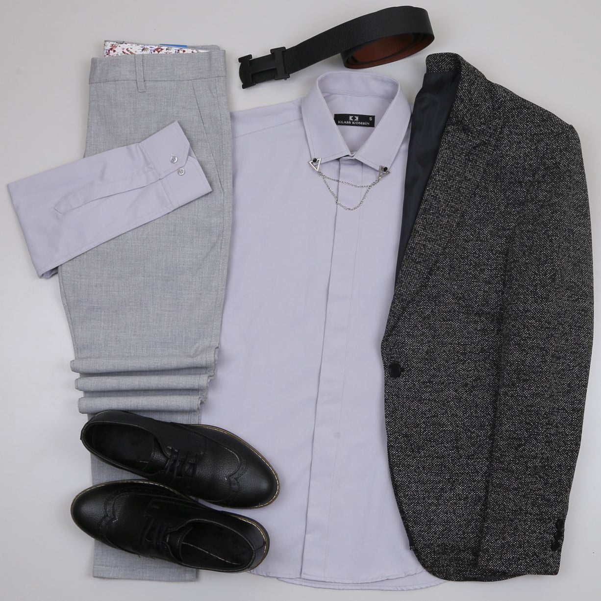 Siyah Kırçıllı  Blazer Ceket Gri Gömlek Gri Pantolon  Ayakkabı Kombin
