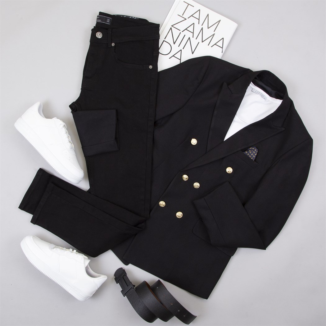 Siyah Kruvaze Ceket Tişört Pantolon Ayakkabı Kombin