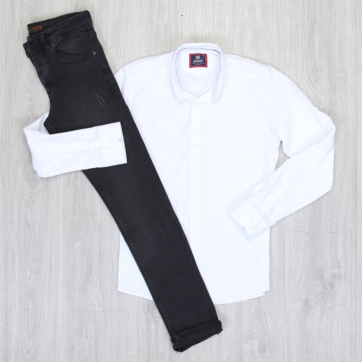 Siyah Pantolon Beyaz Gömlek Kombini