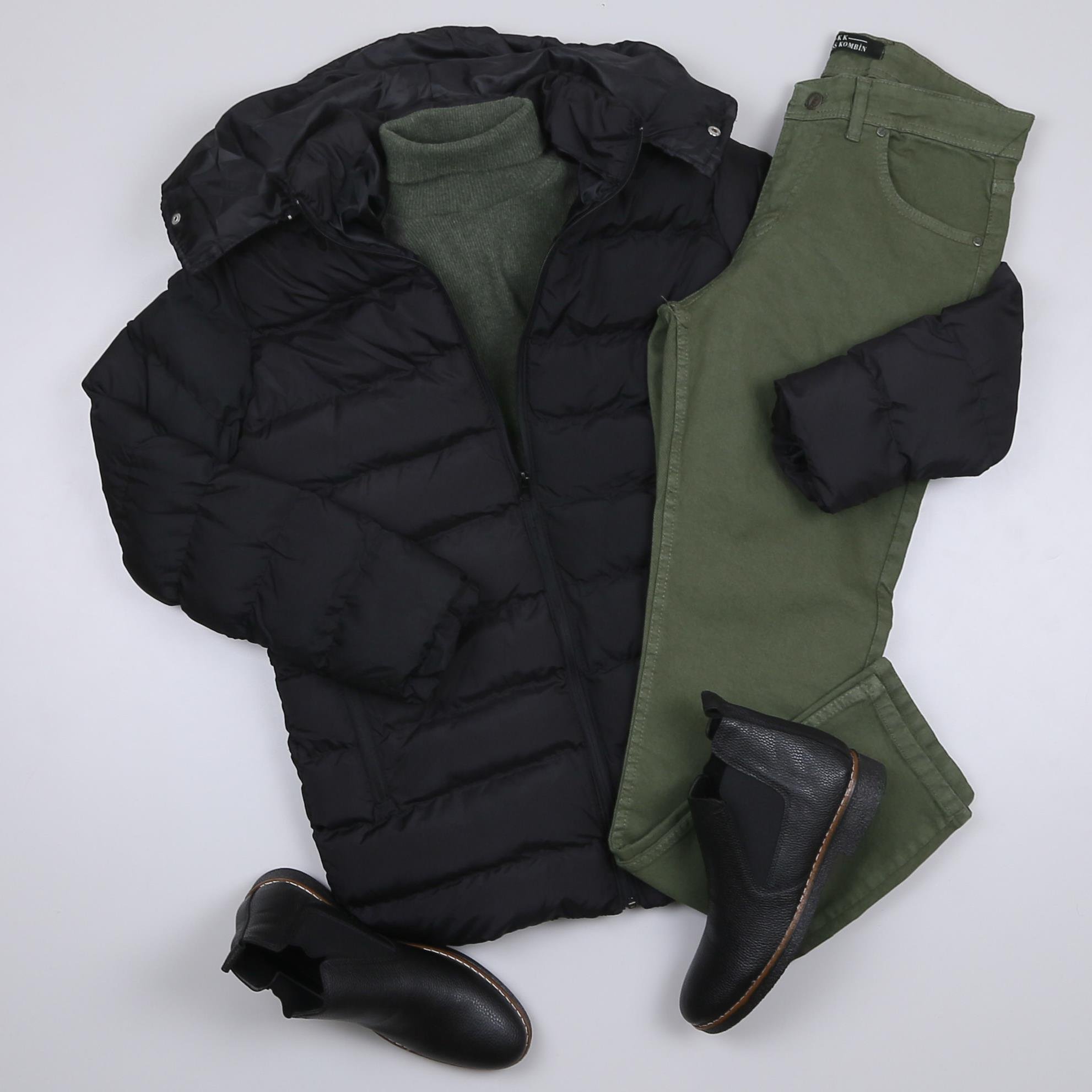 Siyah Şişme Mont Boğazlı Body Pantolon Bot Kombini