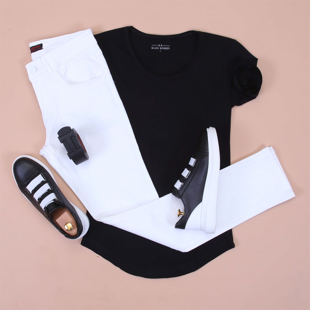 Siyah T-Shirt Beyaz Kot Pantolon Spor Ayakkabı Kombini 