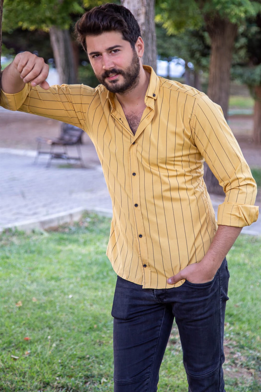 Sli̇m fi̇t geni̇ş çi̇zgi̇li hardal klasi̇k gömlek