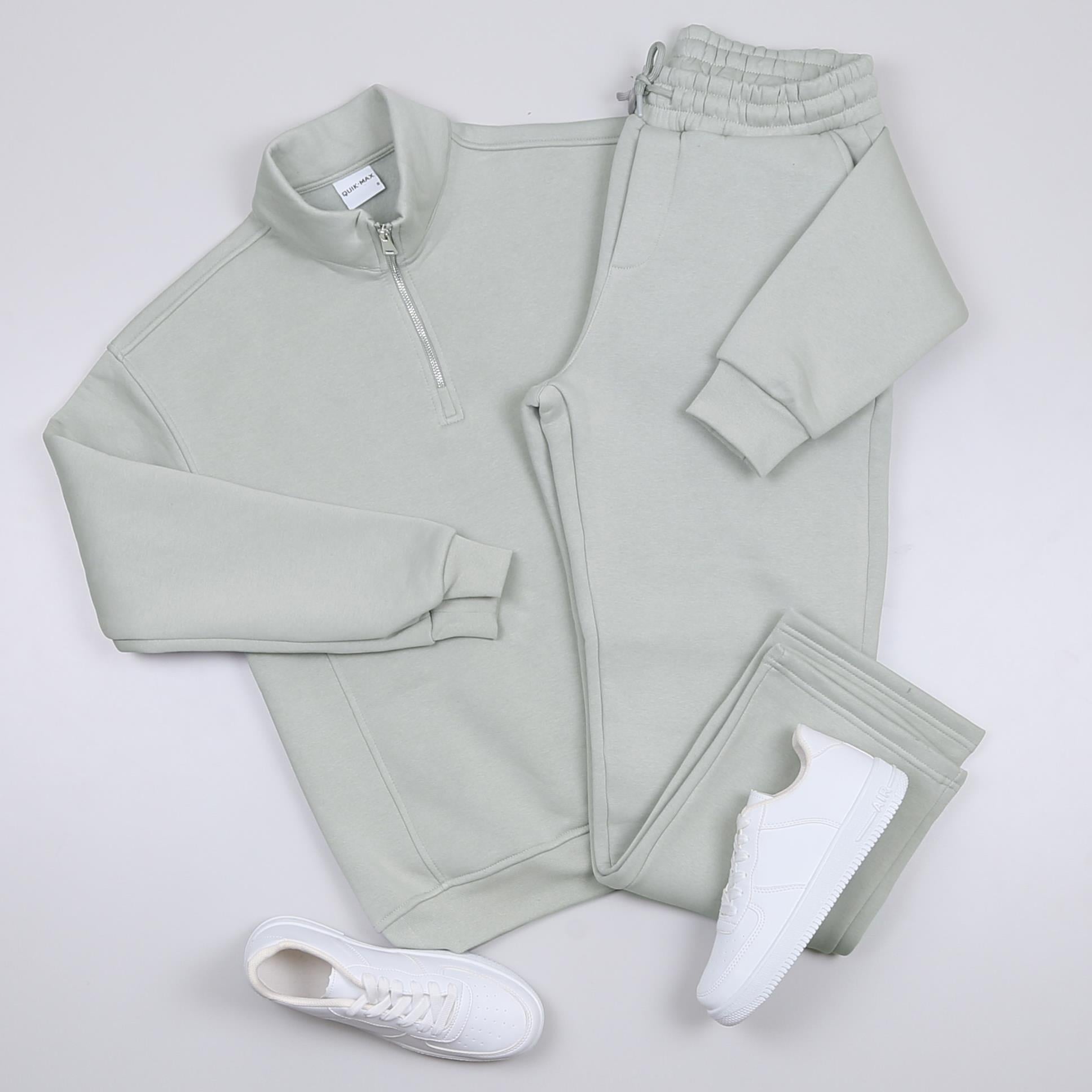 Su Yeşili Dik Yaka Fermuarlı Sweatshirt Eşofman Altı Ayakkabı Kombini