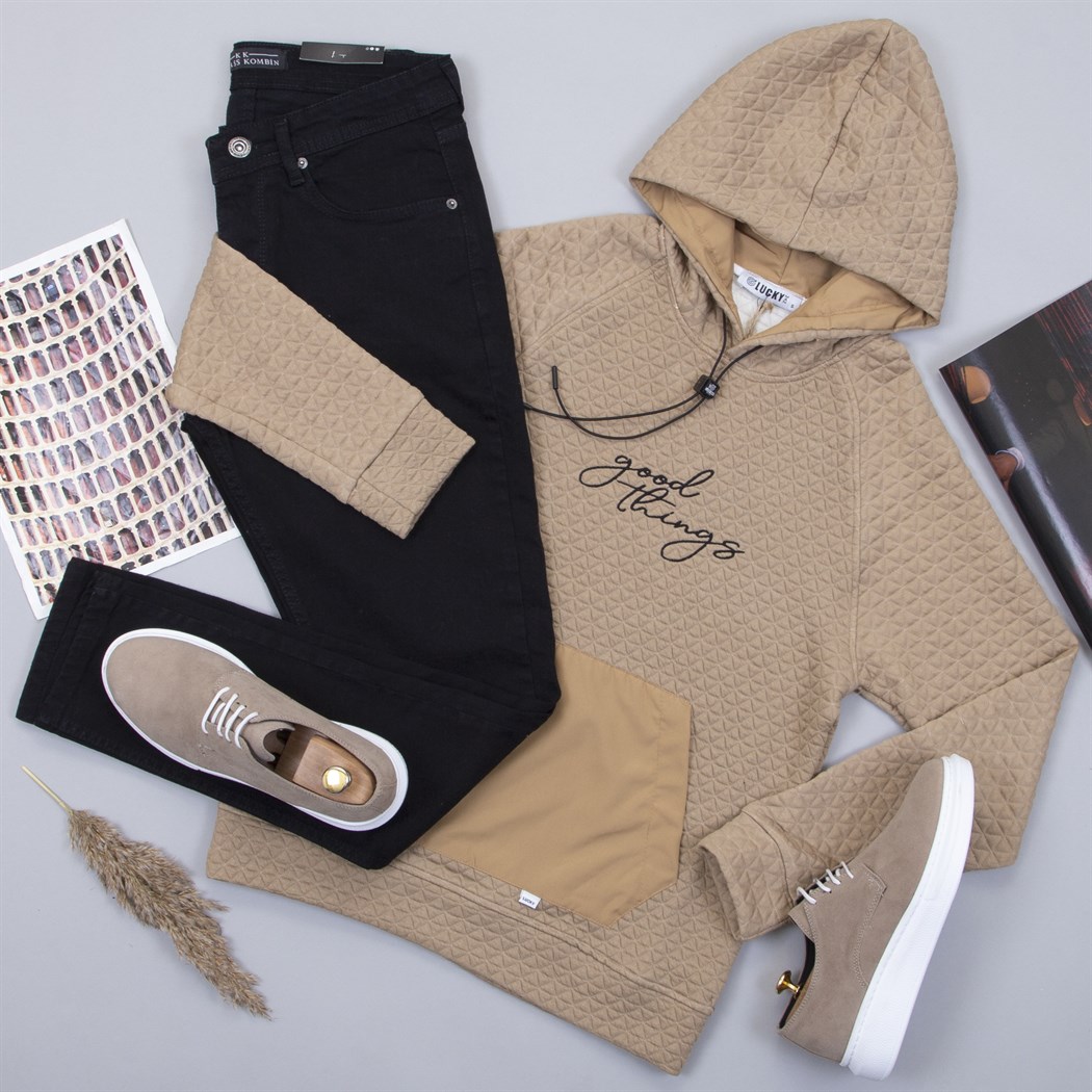 Sütlü Kahve Kapşonlu Sweat Pantolon Ayakkabı Kombin