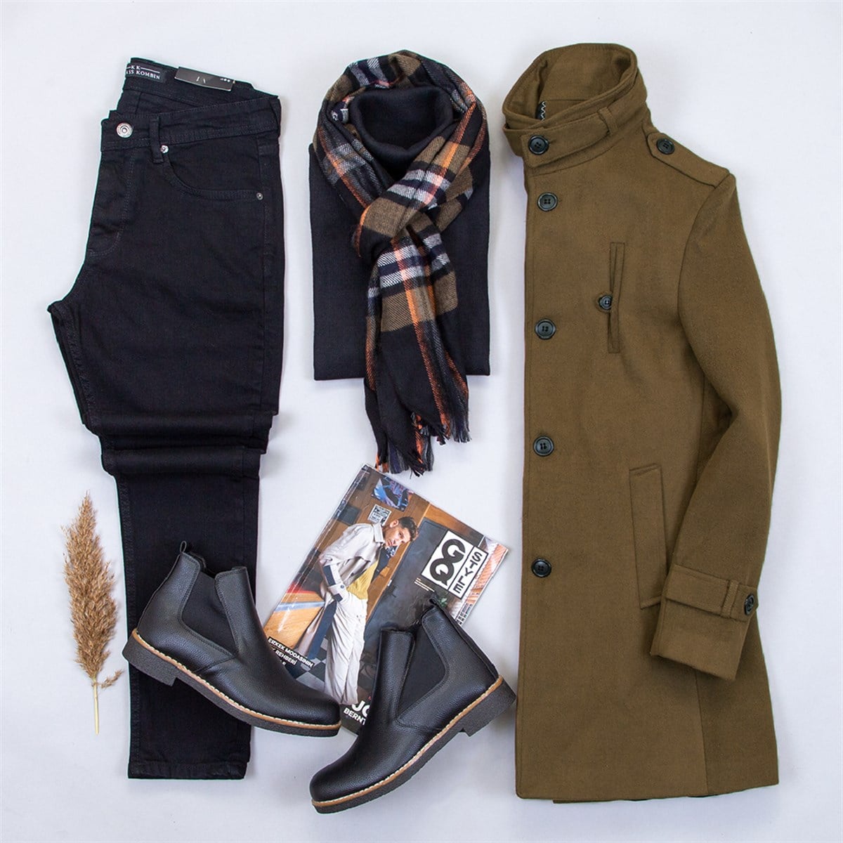 Uzun Düğmeli Kaşe Kaban Boğazlı Kazak Pantolon Bot Kombin