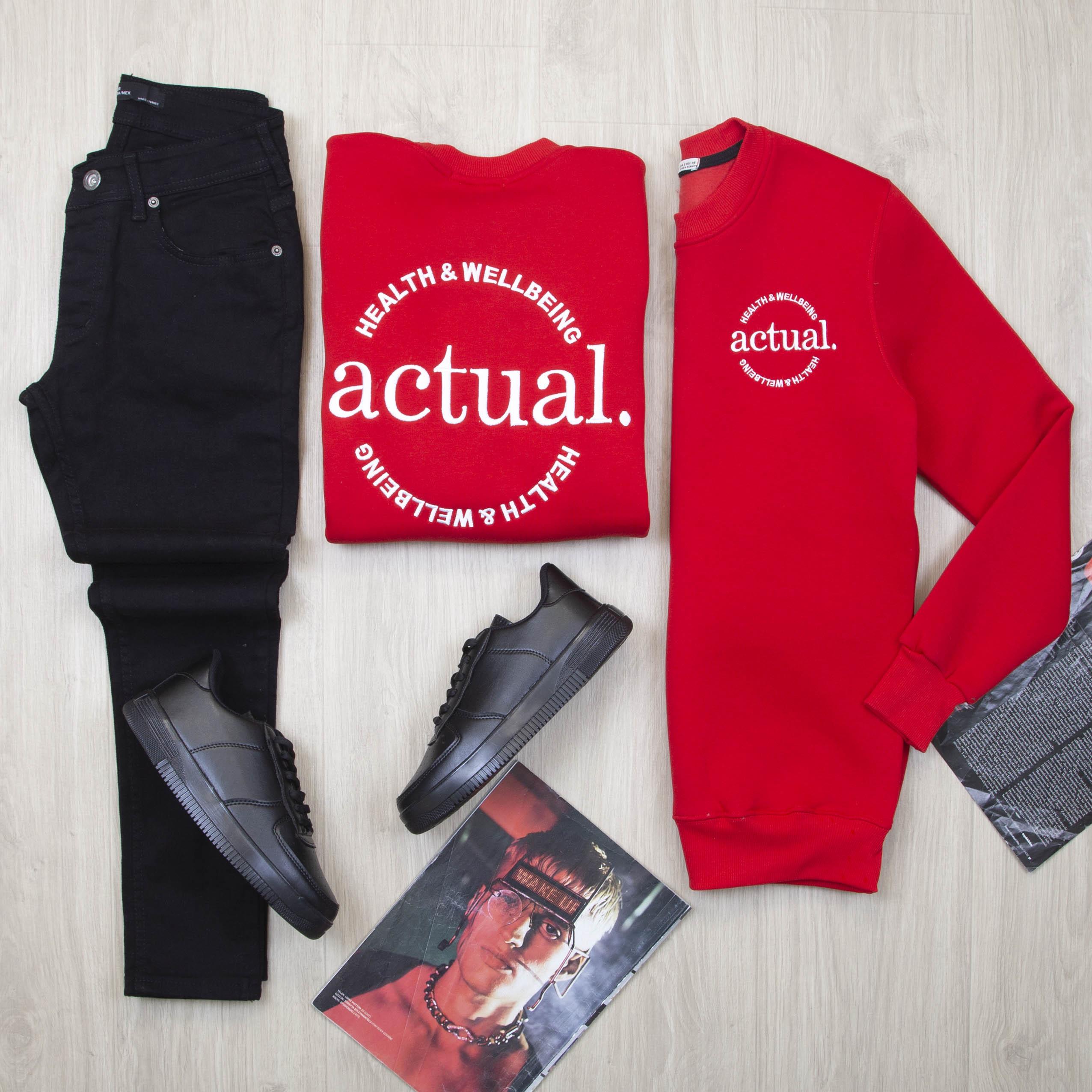 Yazı Detaylı Kırmızı Sweat Pantolon Ayakkabı Kombin