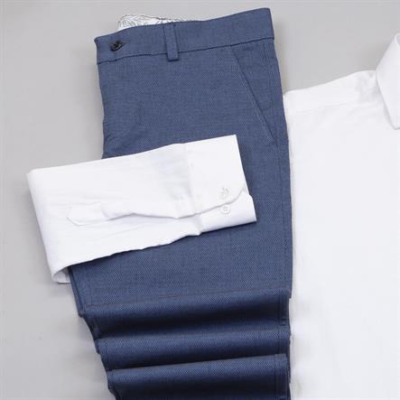 Mavi Pantolon Beyaz Gömlek Ayakkabı Kombin