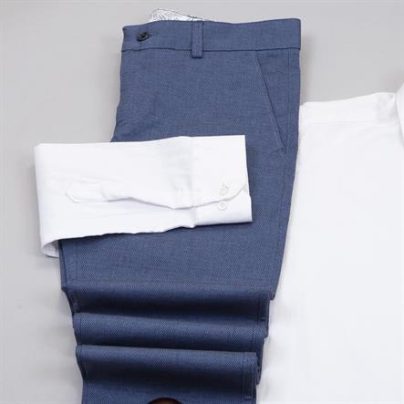 Mavi Pantolon Beyaz Gömlek Ayakkabı Kombin