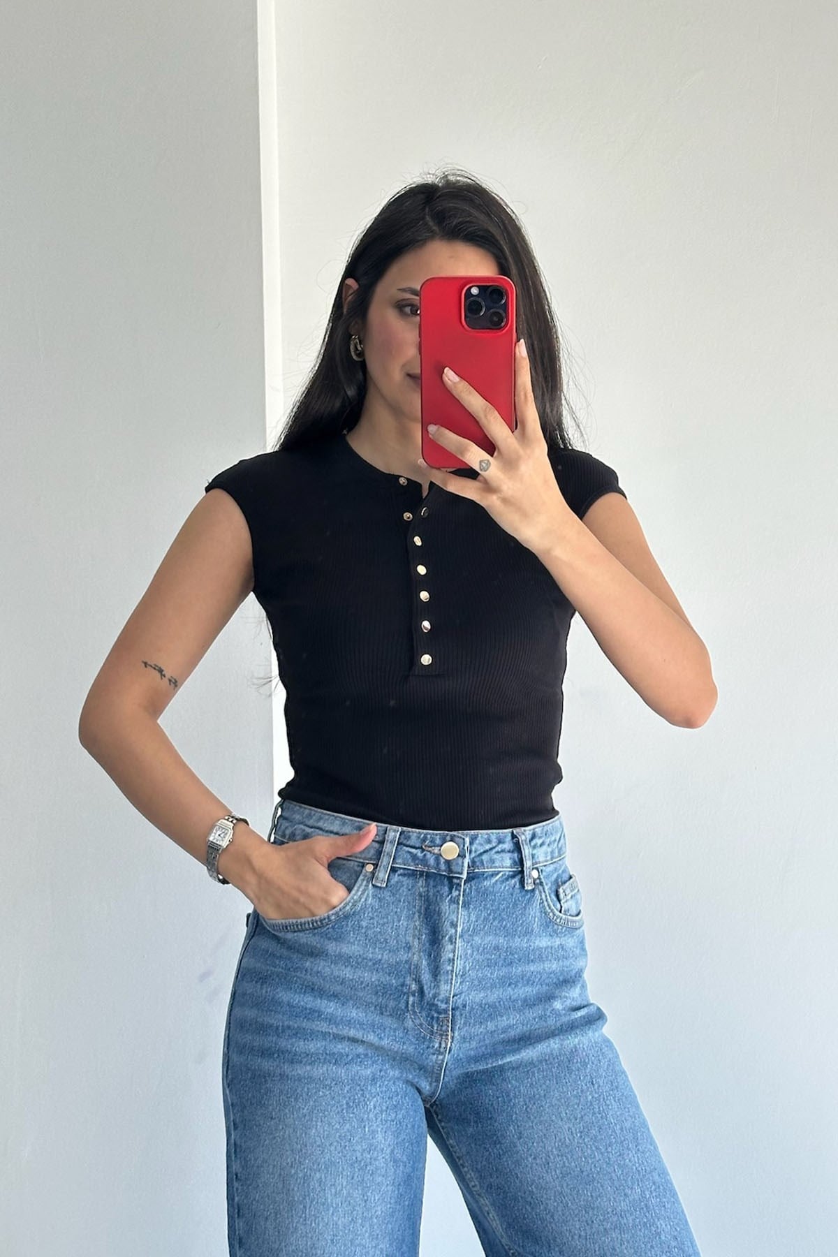 Düğmeli Kısa Kollu Siyah Top