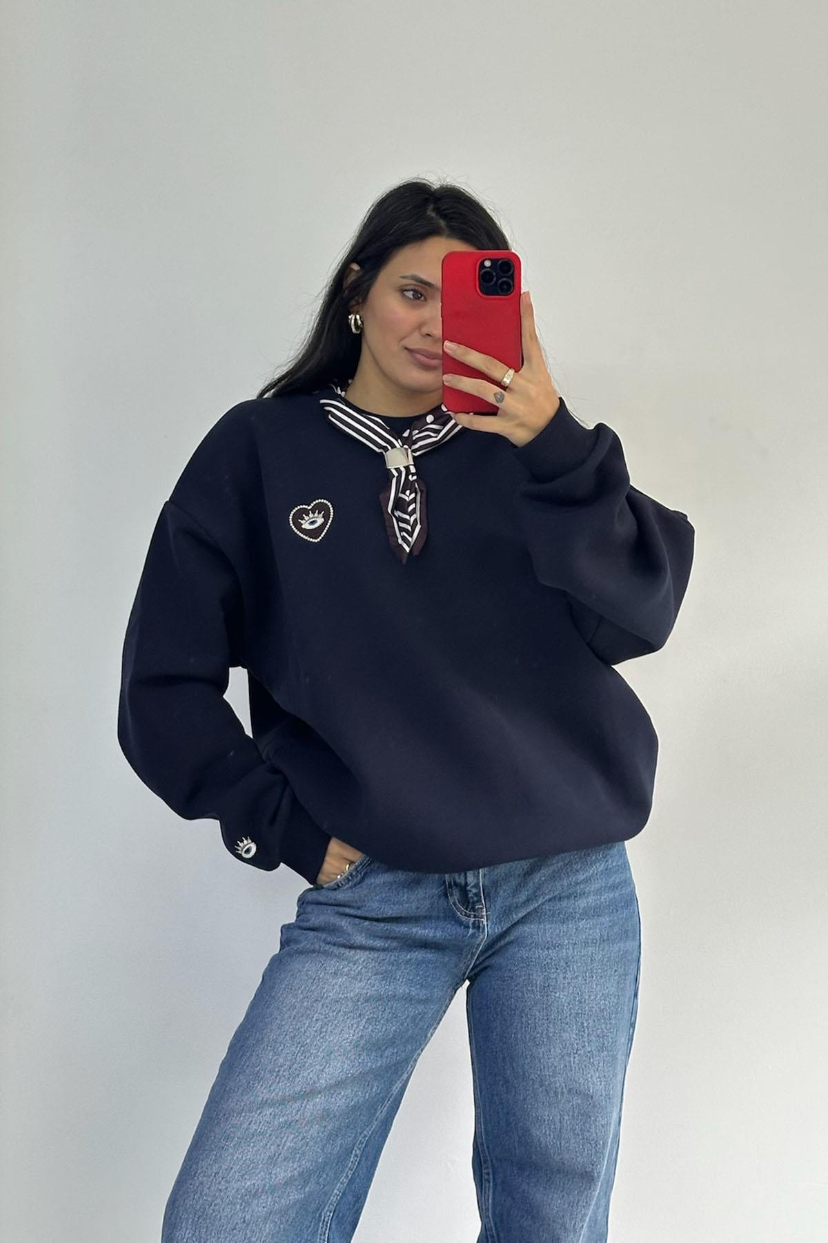 Fularlı Nakış Detaylı Lacivert Sweatshirt