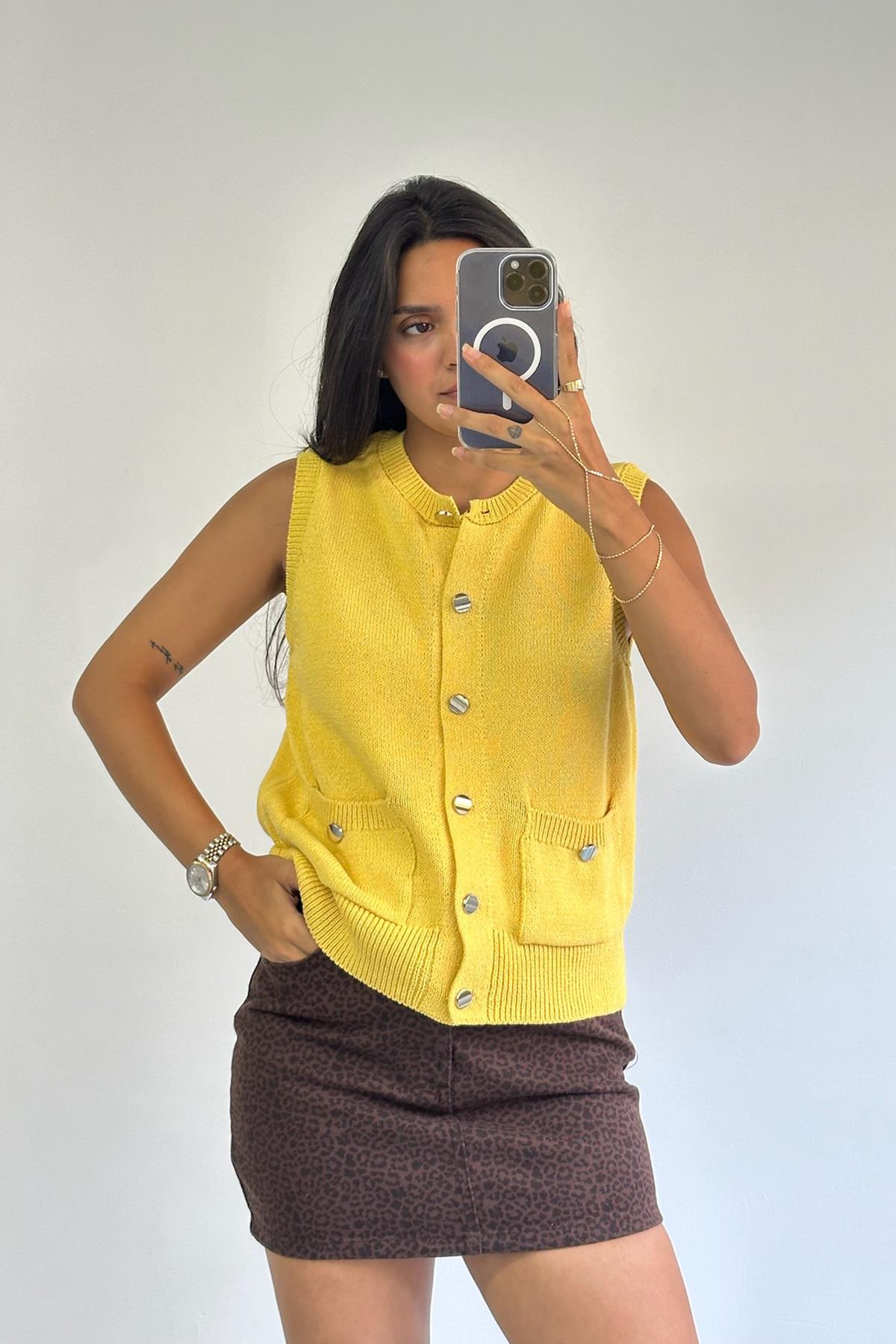 Düğmeli Cepli Sarı Yelek