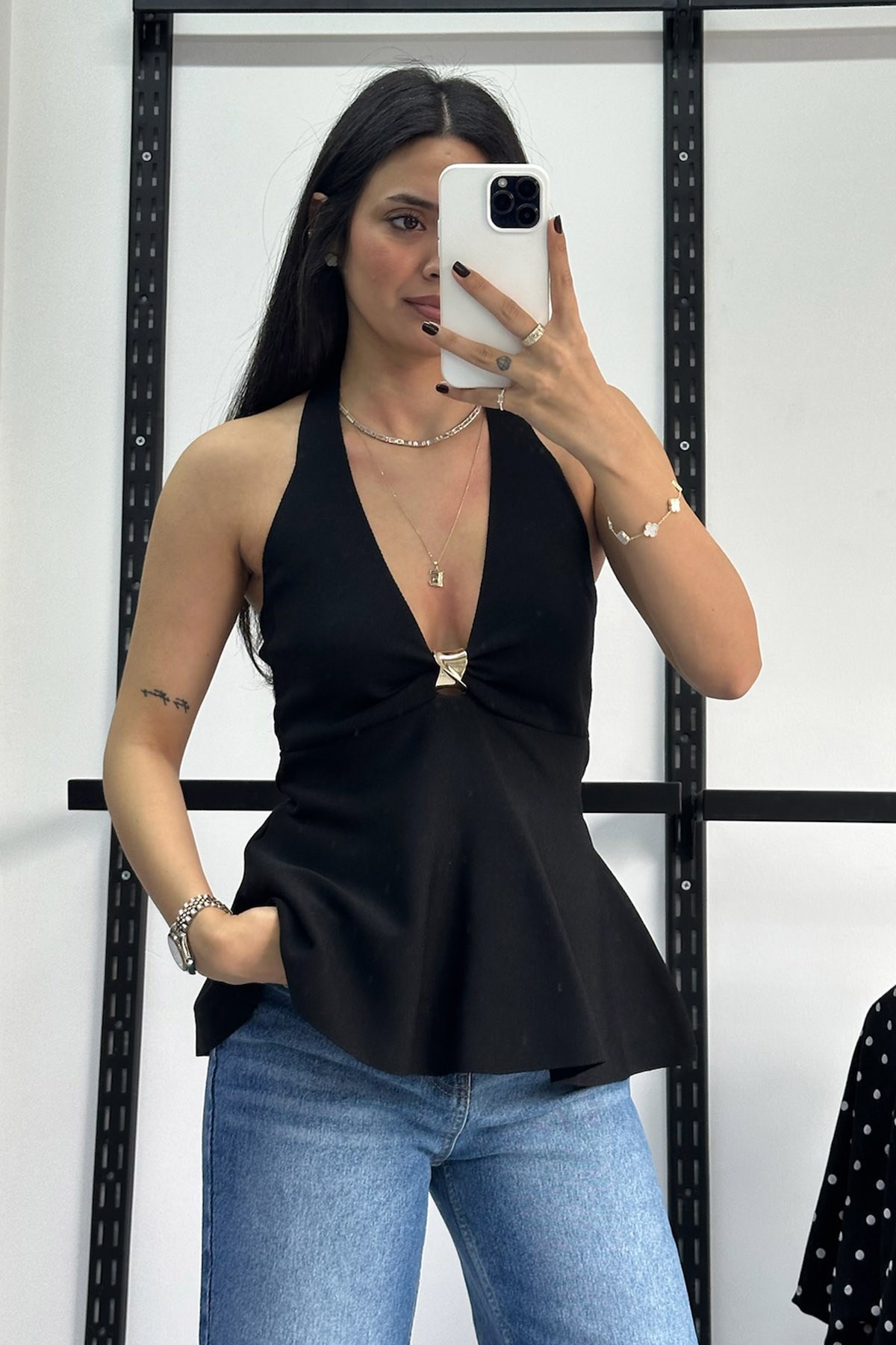 Halter Yaka Metal Detaylı Peplum Siyah Triko Bluz