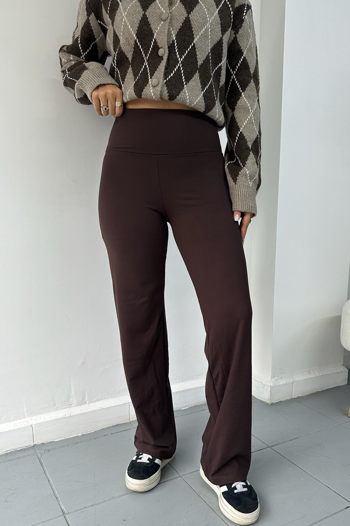 Logolu İspanyol Paça Kahve Tayt