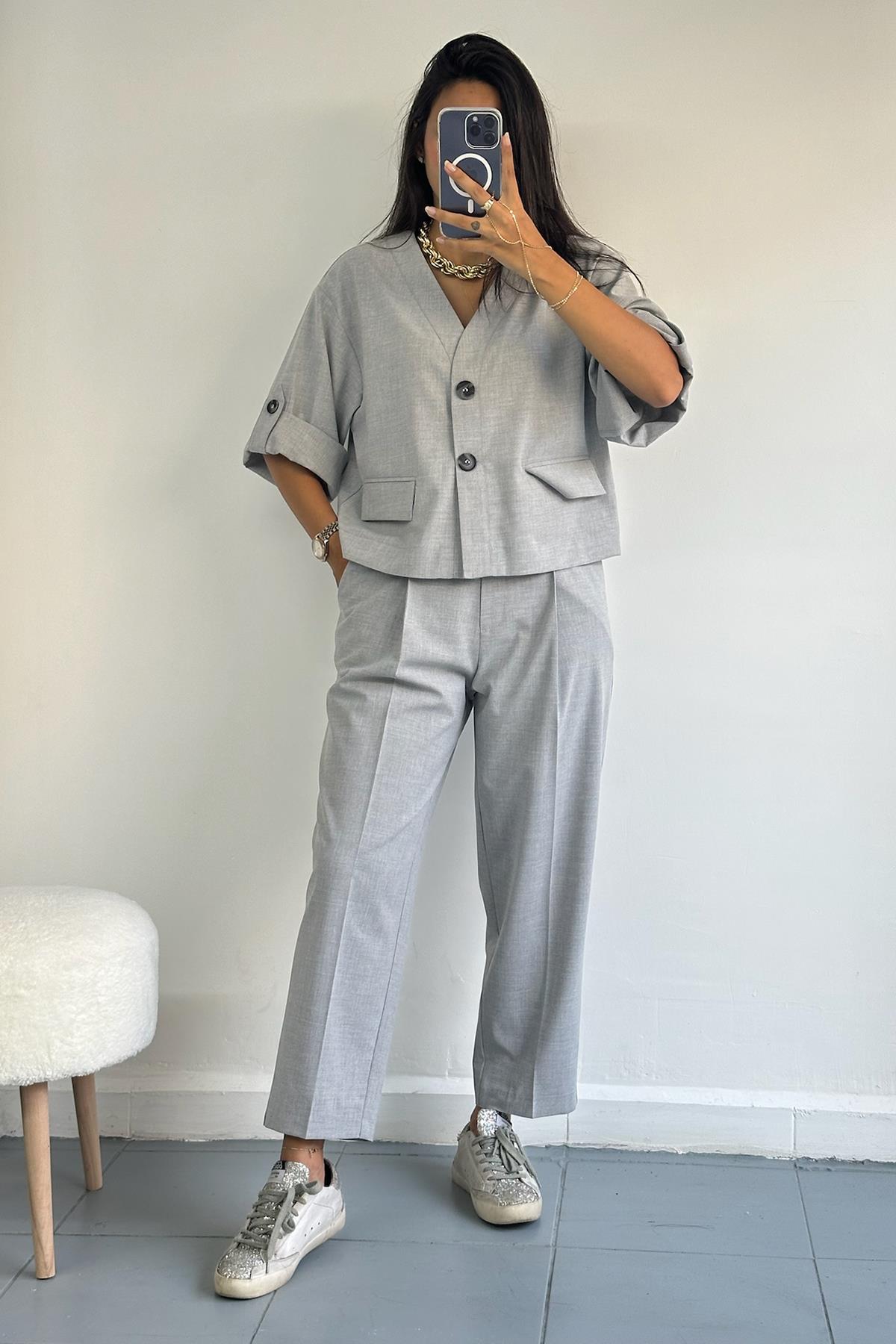 Kıvrılmış Kollu Gri Ceket Pantolon Takım