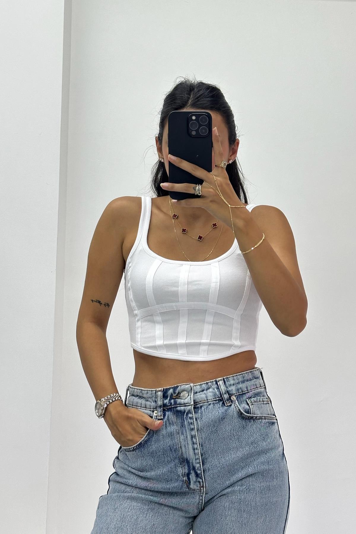 Beyaz Korse Top