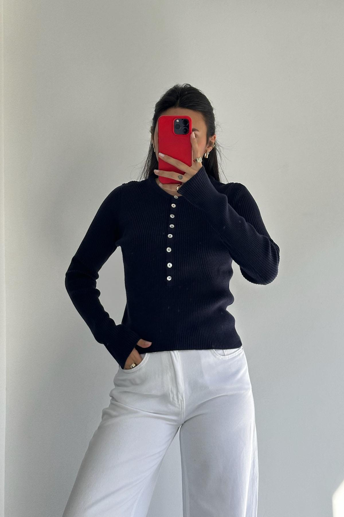 Bisiklet Yaka Düğmeli Lacivert Triko Kazak