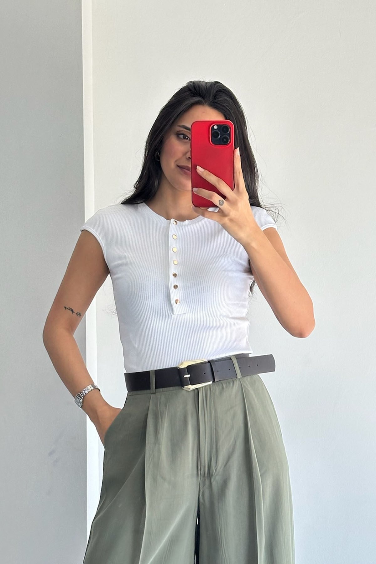 Düğmeli Kısa Kollu Beyaz Top
