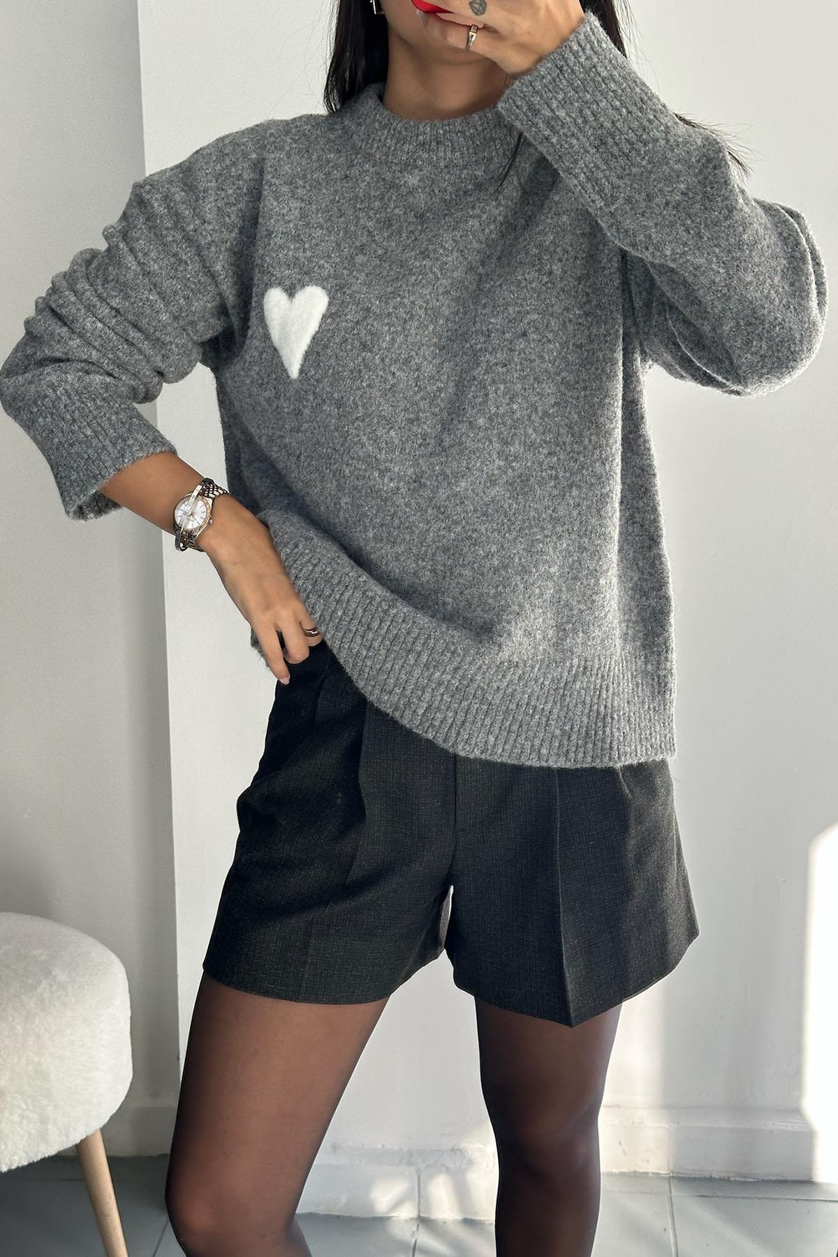 Yumuşak Dokulu Kalpli Füme Triko kazak