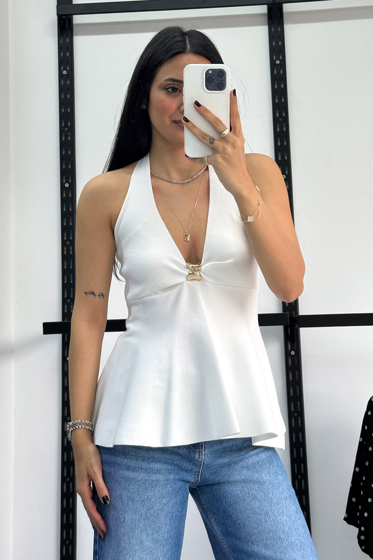 Halter Yaka Metal Detaylı Peplum Beyaz Triko Bluz