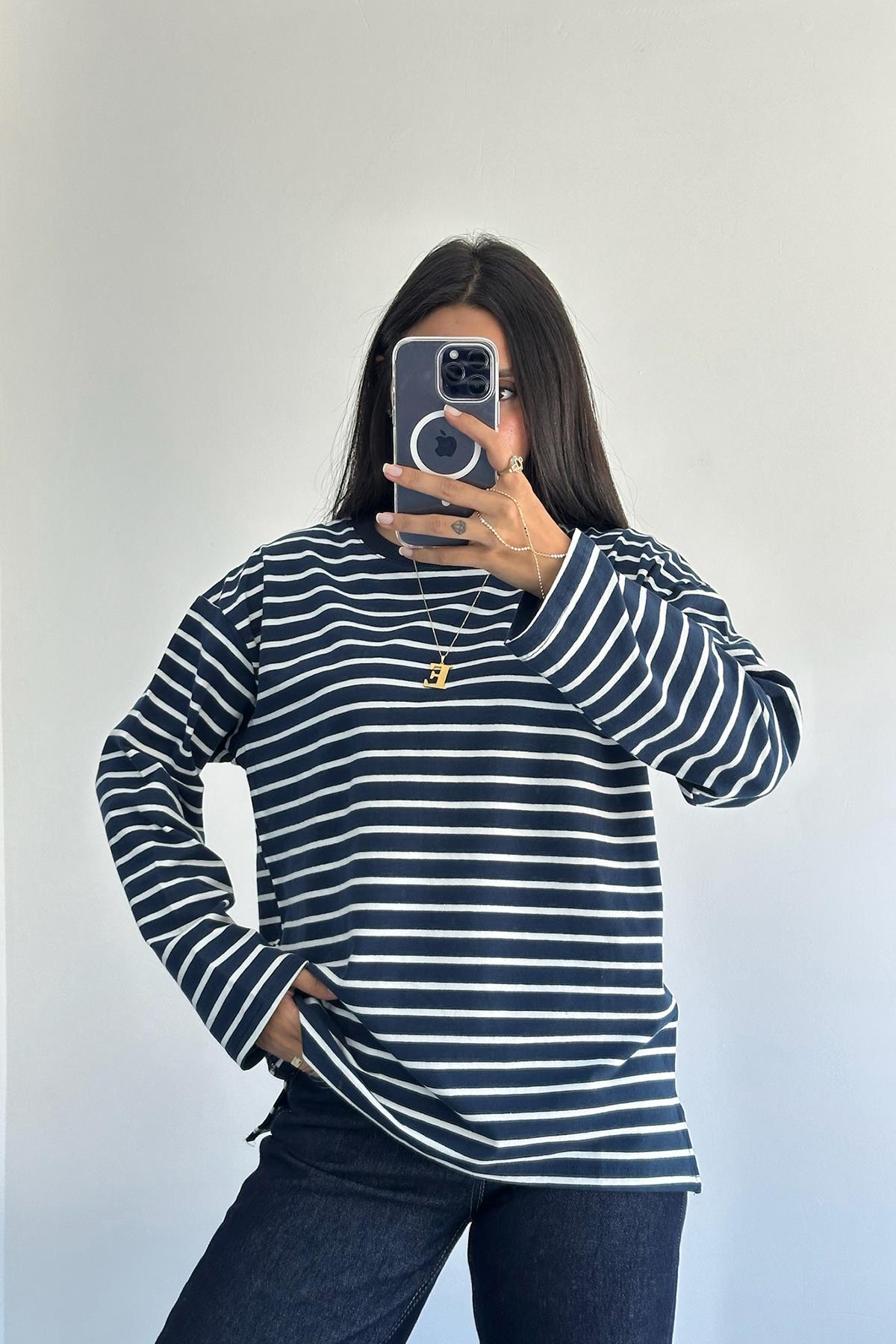 Bisiklet Yaka Beyaz Çizgili Lacivert Tshirt