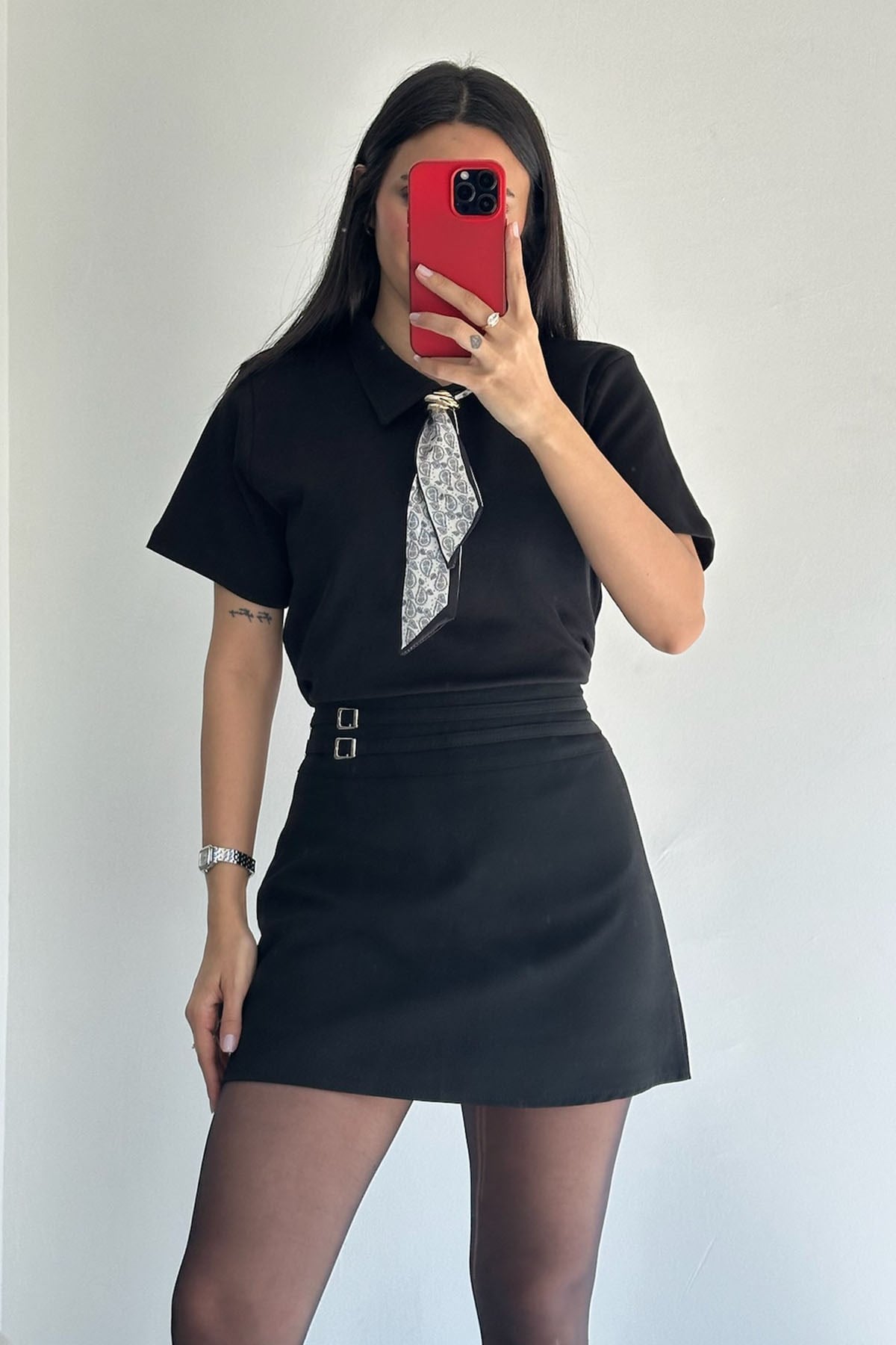 Polo Yaka Fularlı Siyah Tshirt