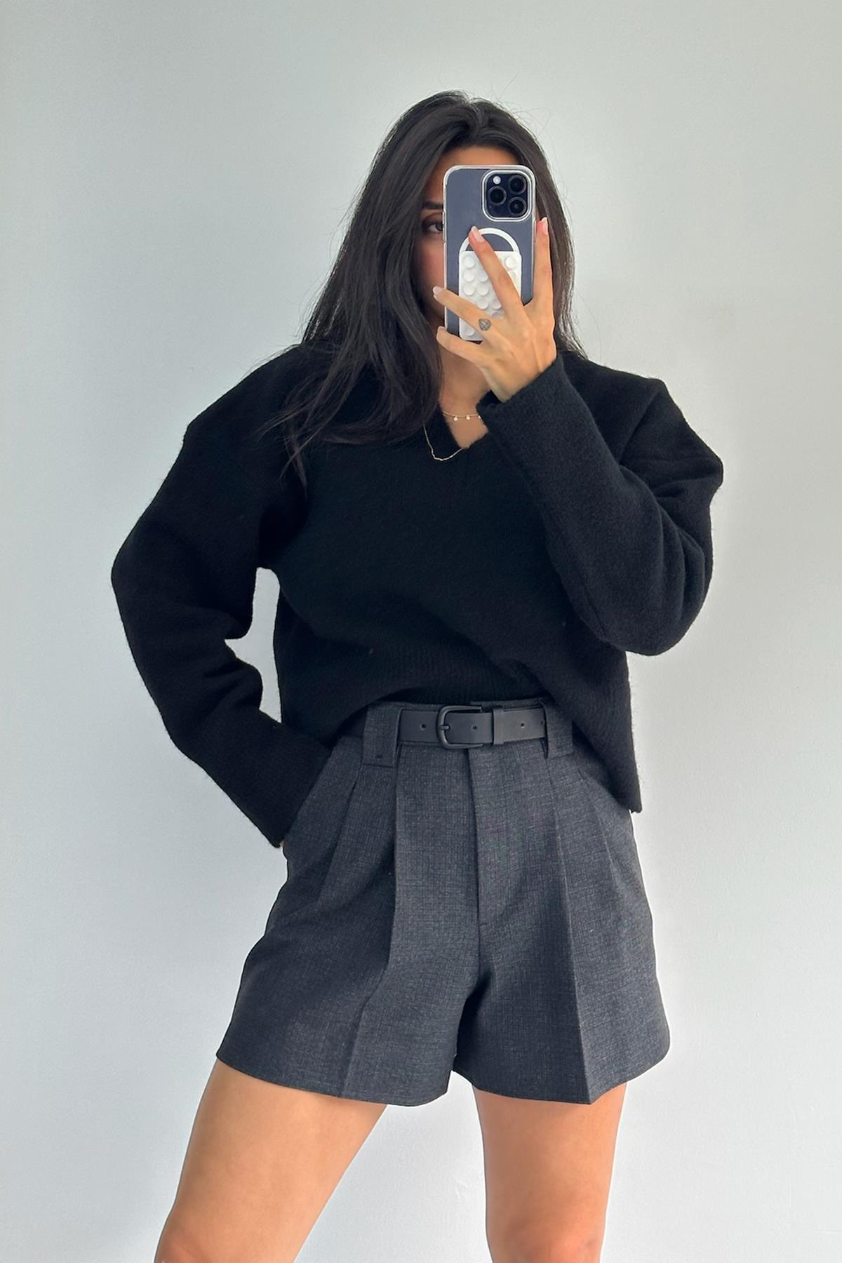 Normal Bel Pili Detaylı Antrasit Şort