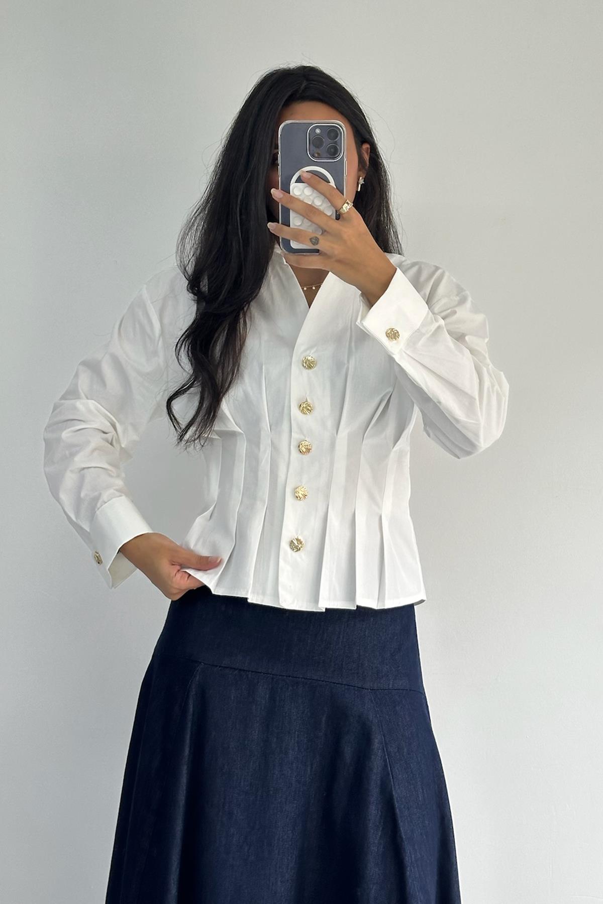Gold Düğmeli Beyaz Pileli Gömlek