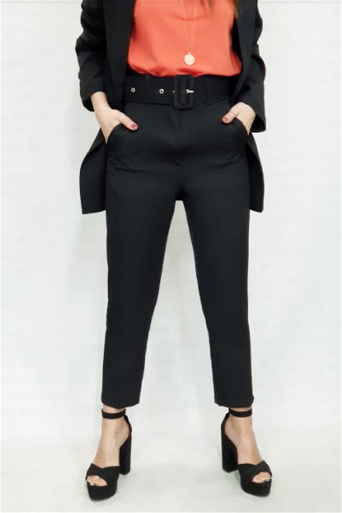 Kemerli Havuç Kesim Pantalon