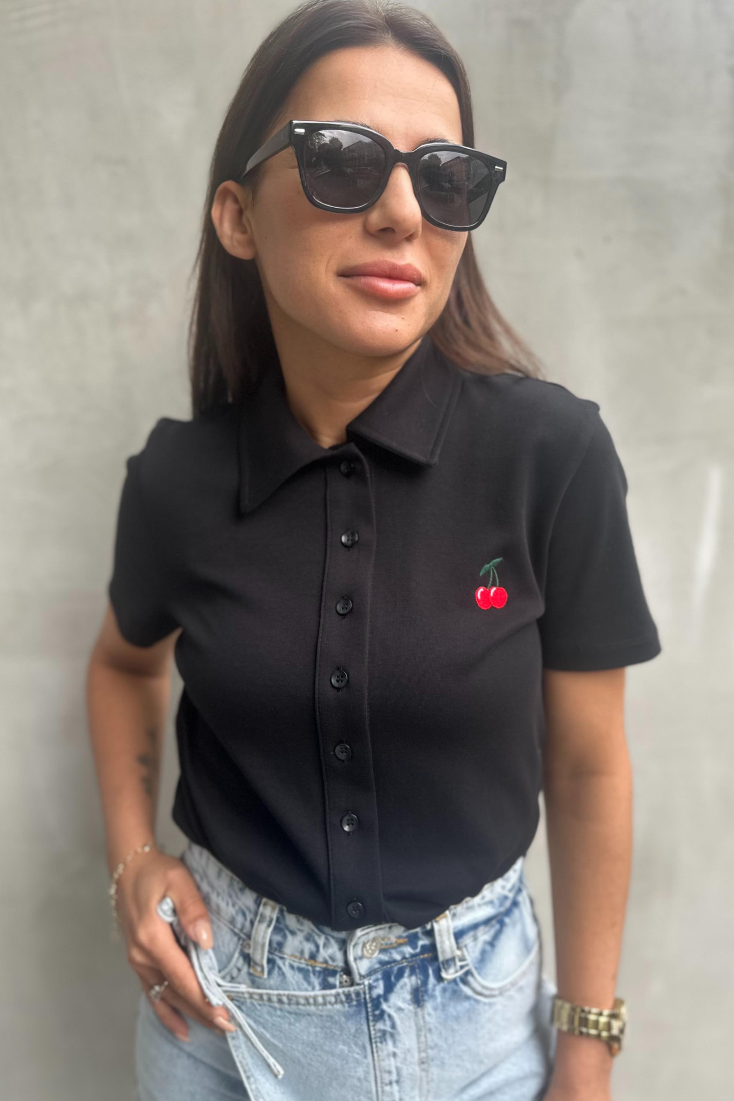 Polo Yaka Kiraz Nakışlı Siyah TshirtTSHİRT