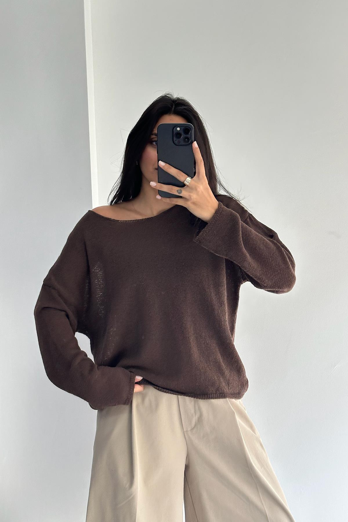 Kendinden Yakalı Kahverengi Düz Kazak