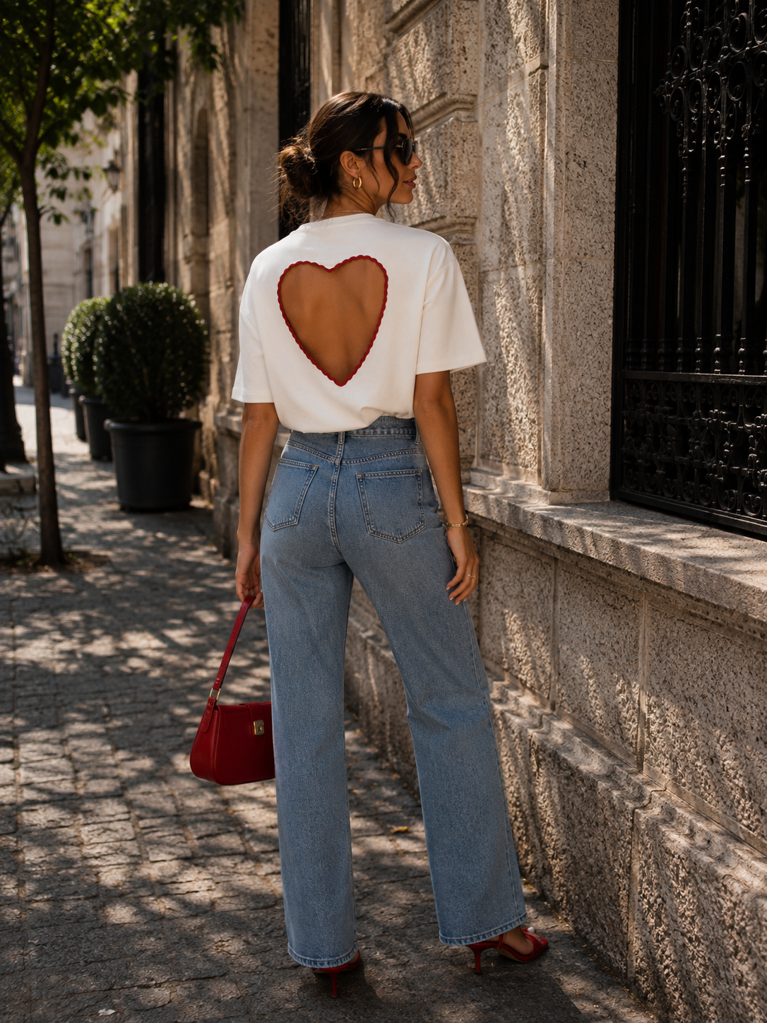 Sırtı Kalp Nakış Dekolteli Ekru Tshirt