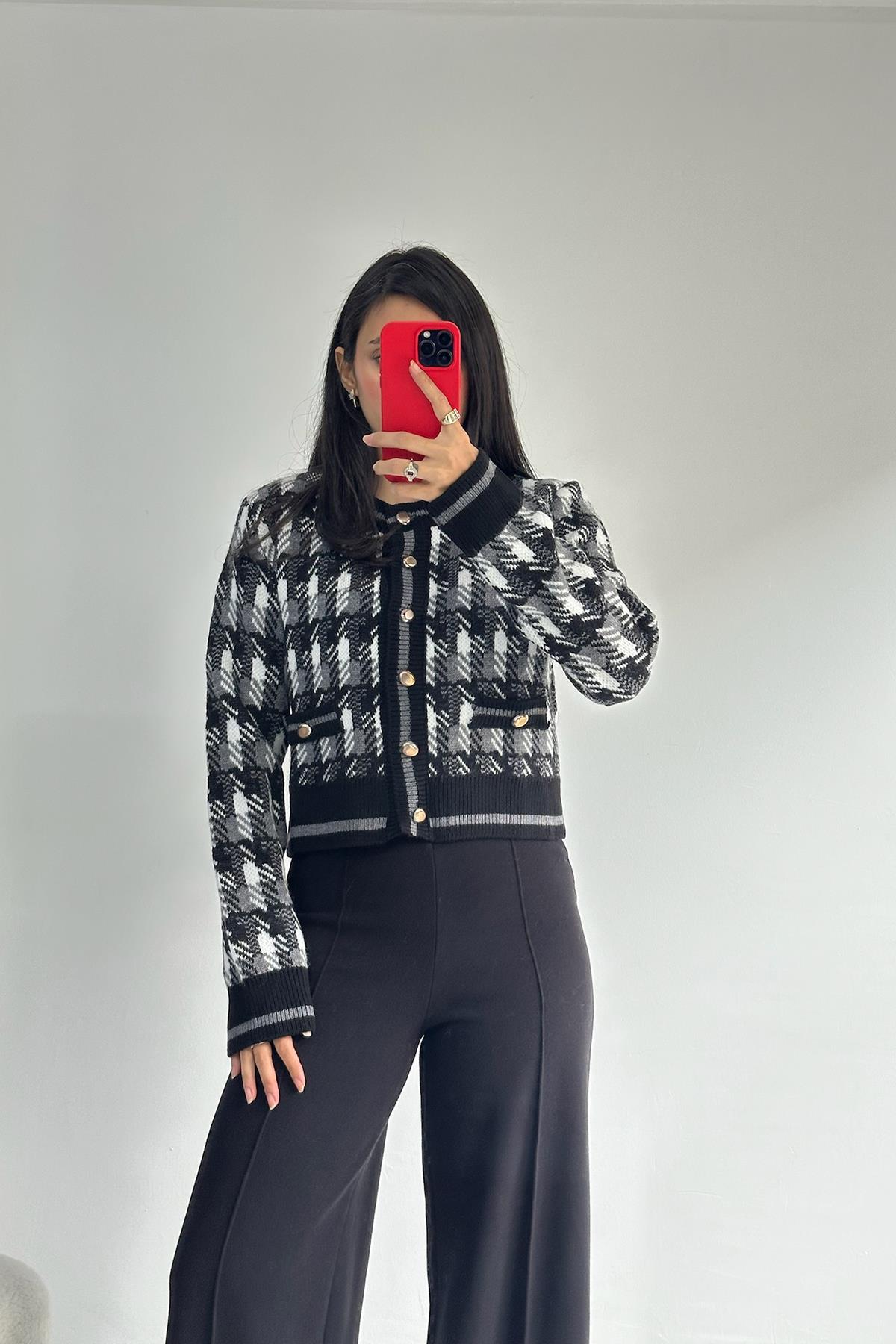 Bisiklet Yaka Düğmeli Ekose Triko Hırka