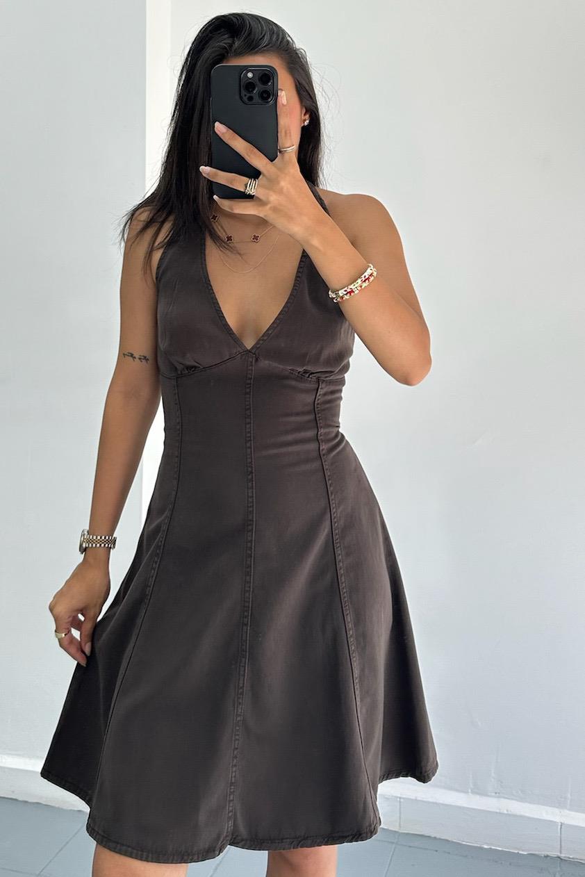 Arka Bölümü Lastikli Kahverengi Kısa Elbise 