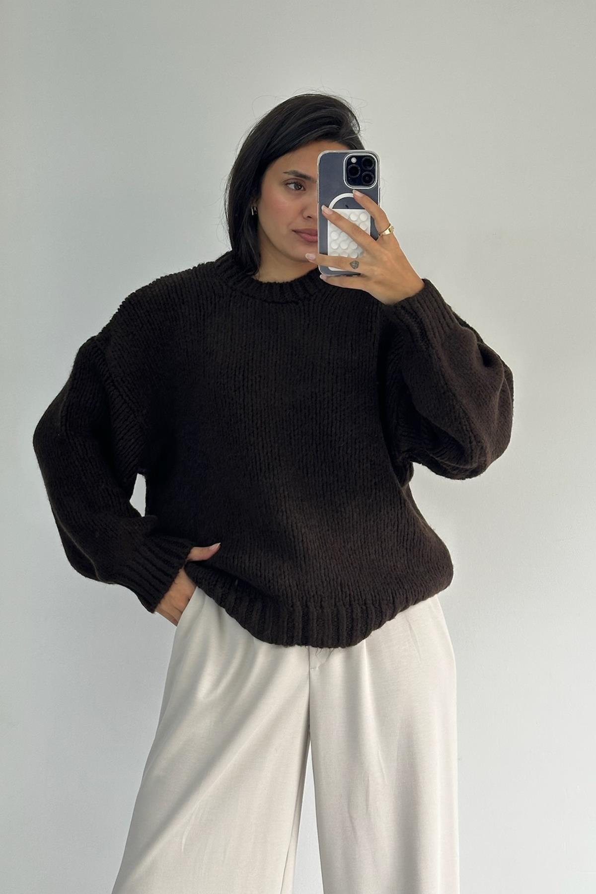 Uzun Kollu Oversize Kahverengi Kazak