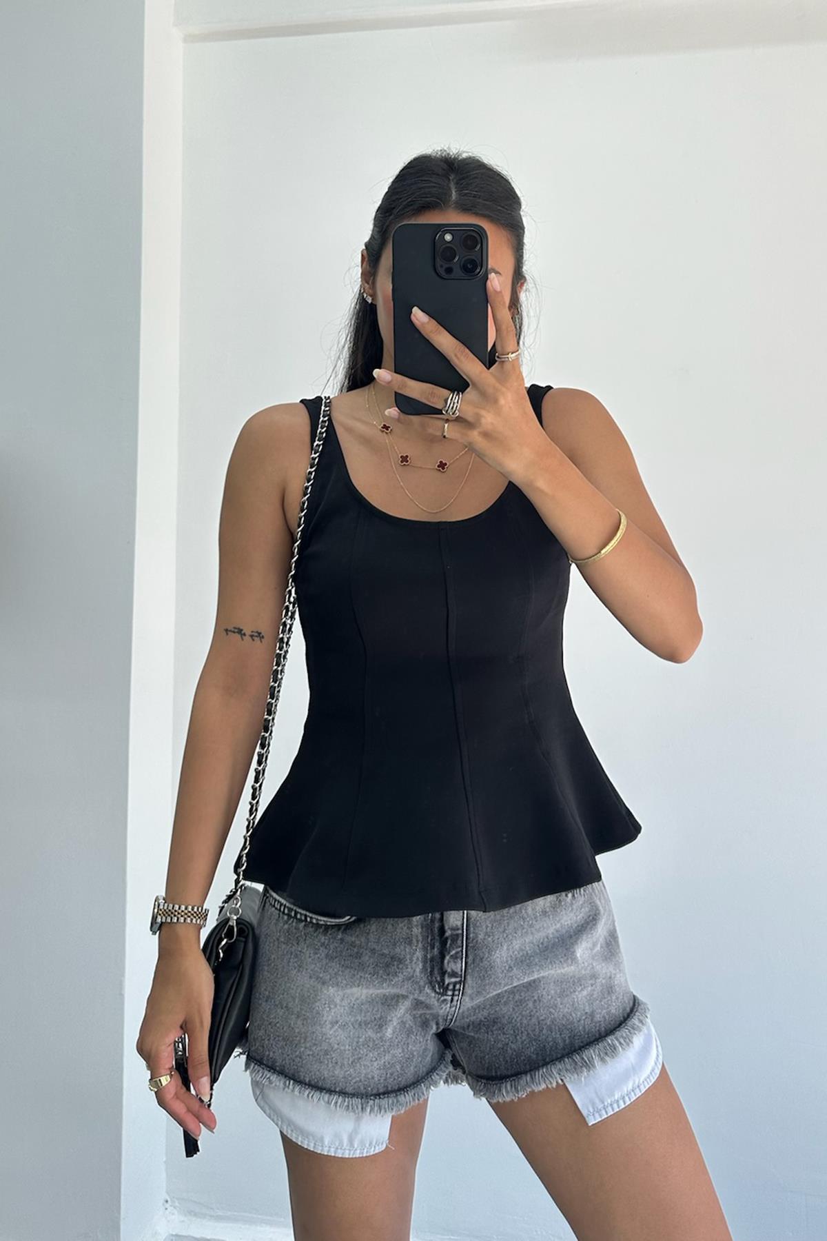 Kalın Askılı Siyah Peplum Top