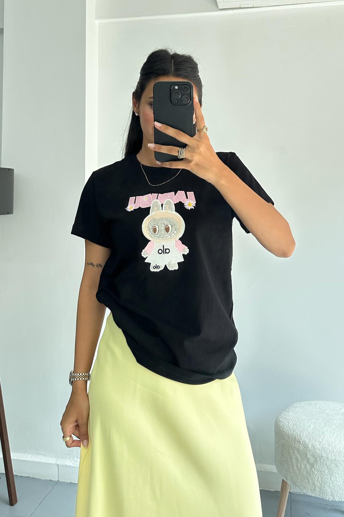 Sevimli Canavar Logolu Siyah Tshirt