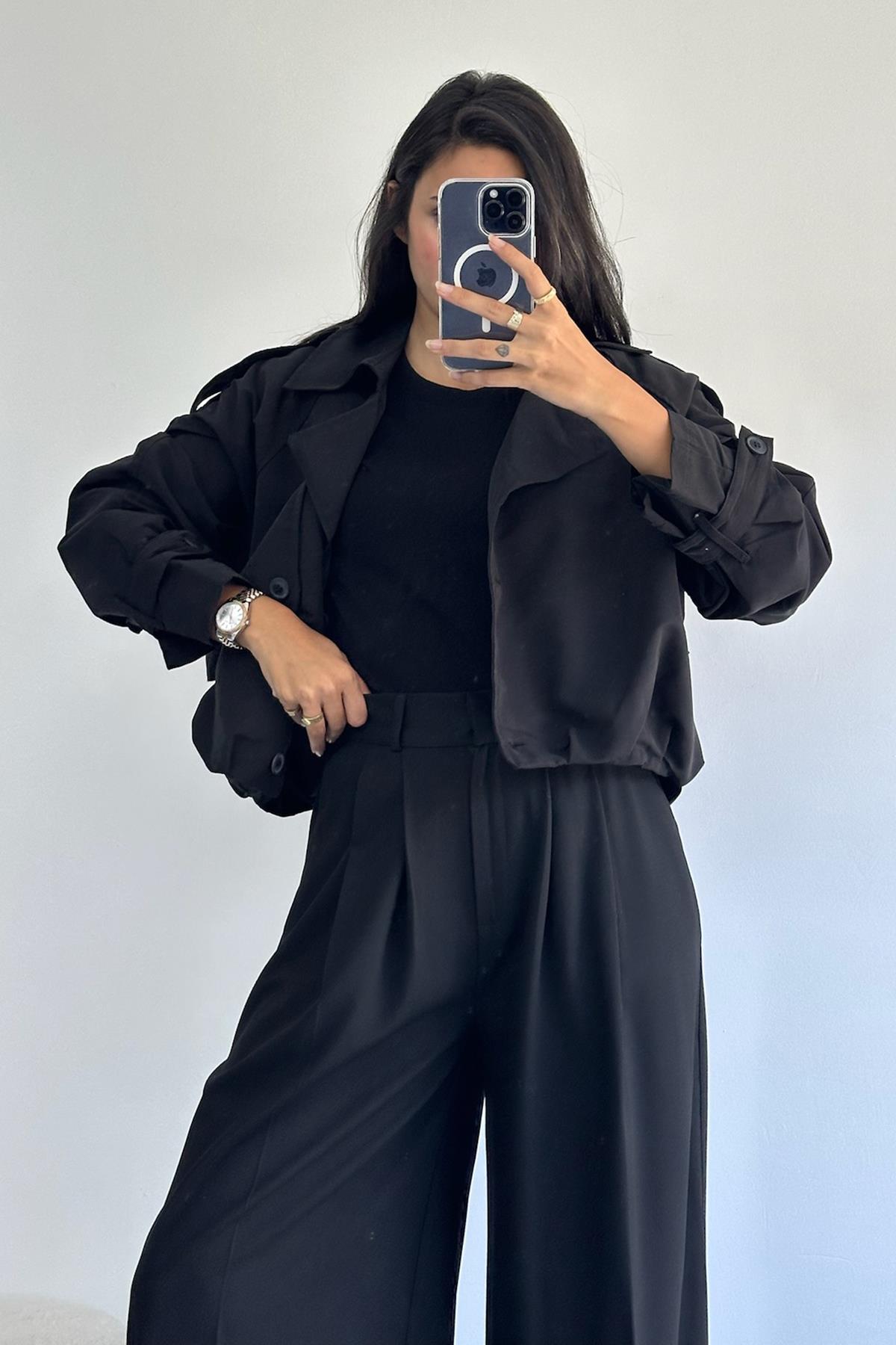 Önü Düğmeli Astarlı Siyah Kısa Trençkot