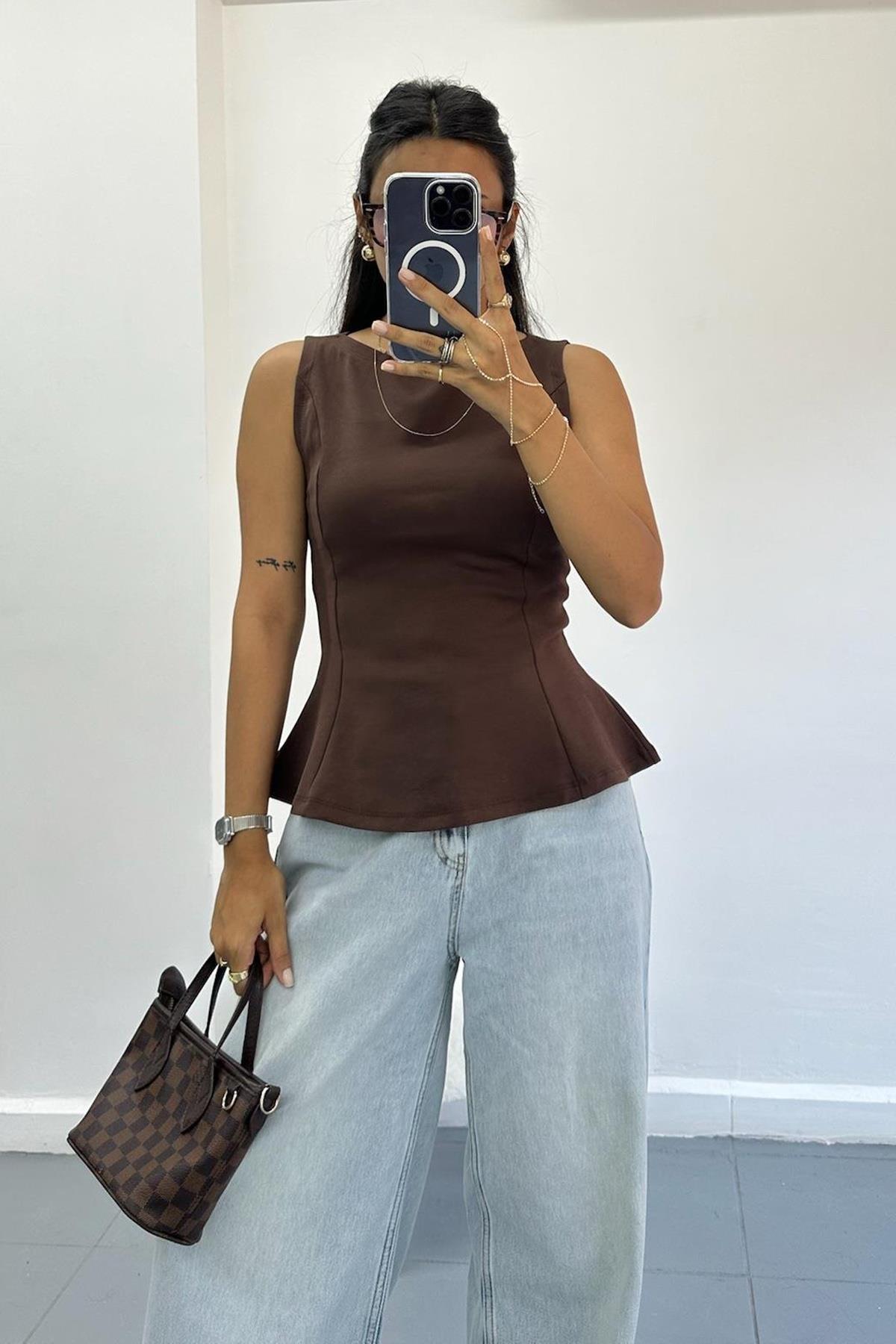 Kayık Yaka Peplum Açık Kahve Top