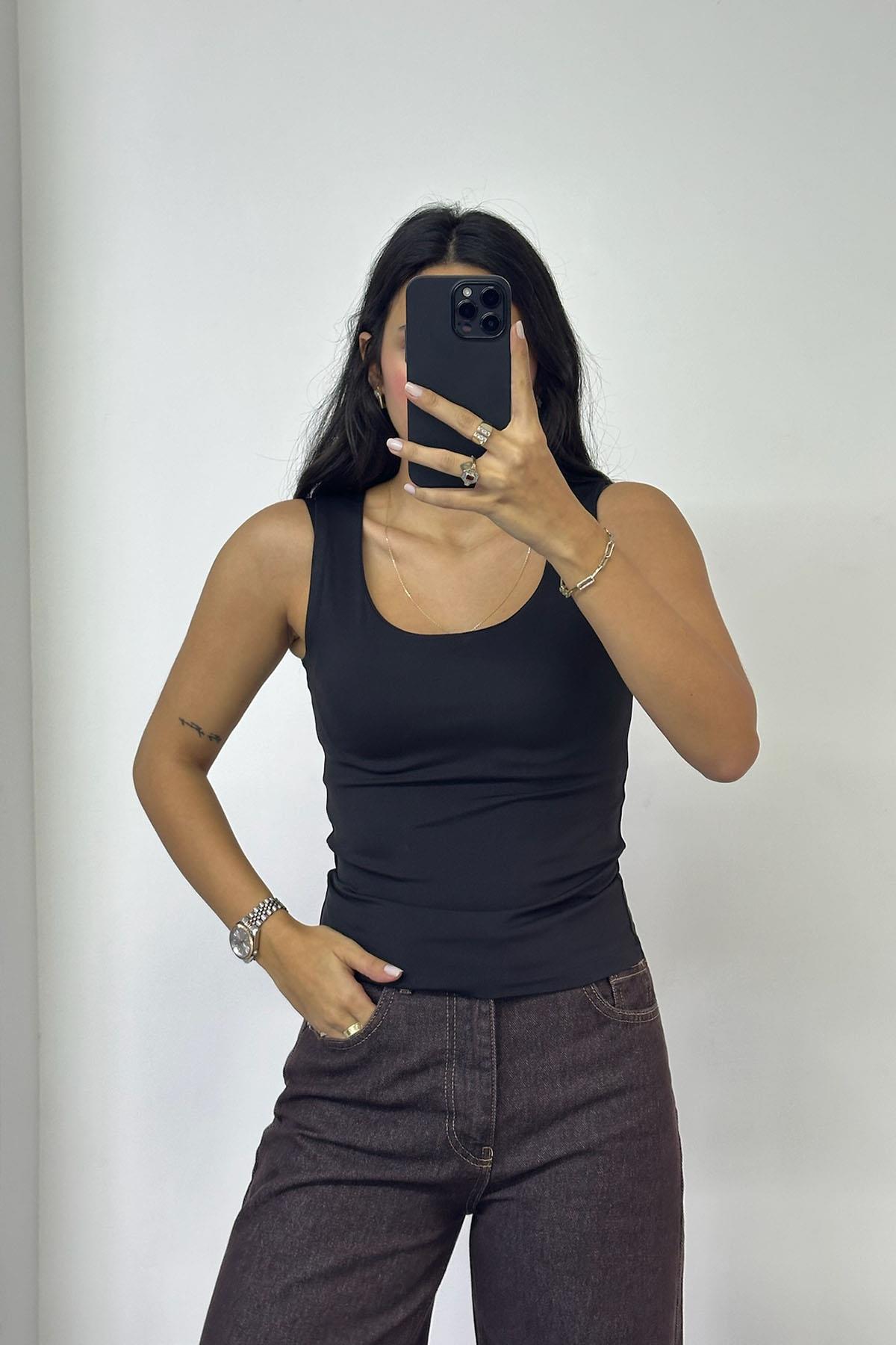 Kare Yaka Örme Siyah Atlet