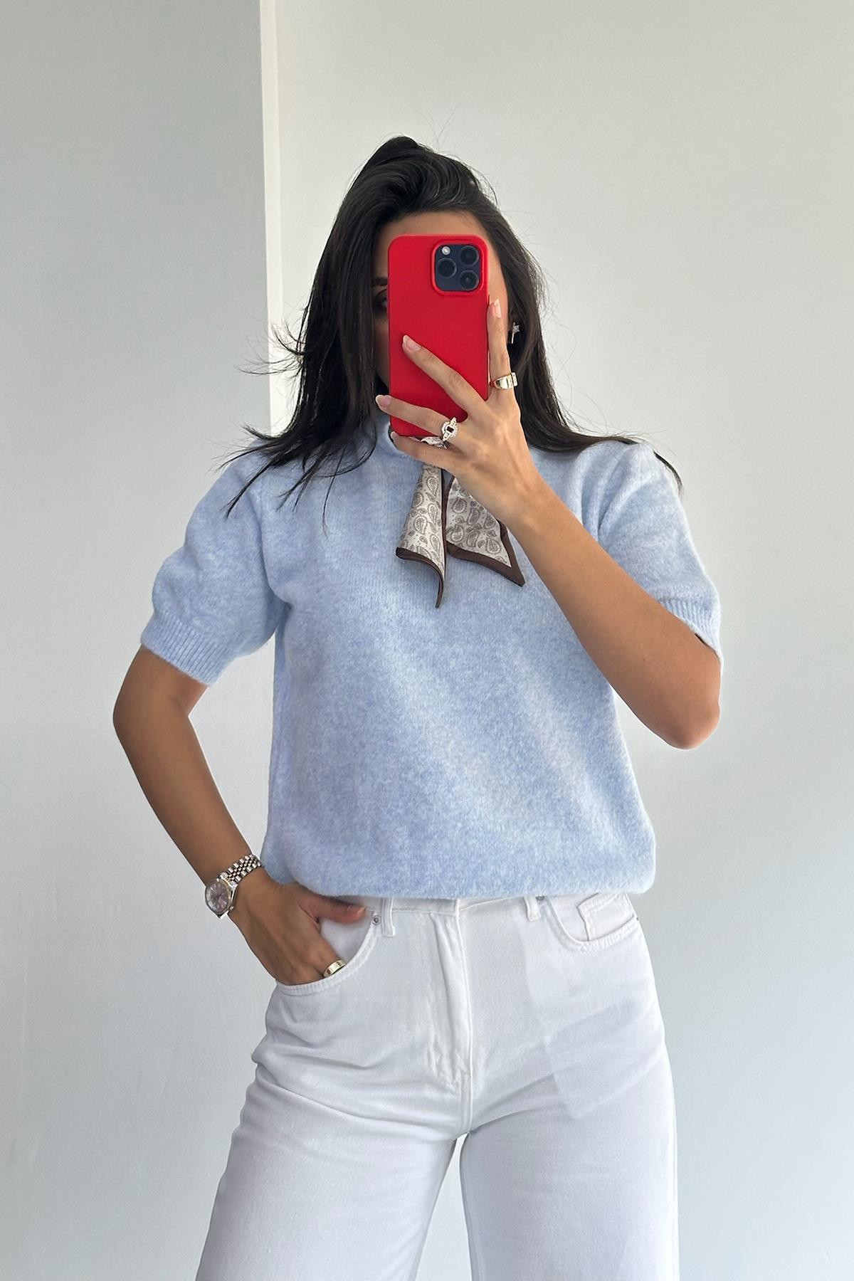 Fularlı Mavi Kısa Kol Kazak