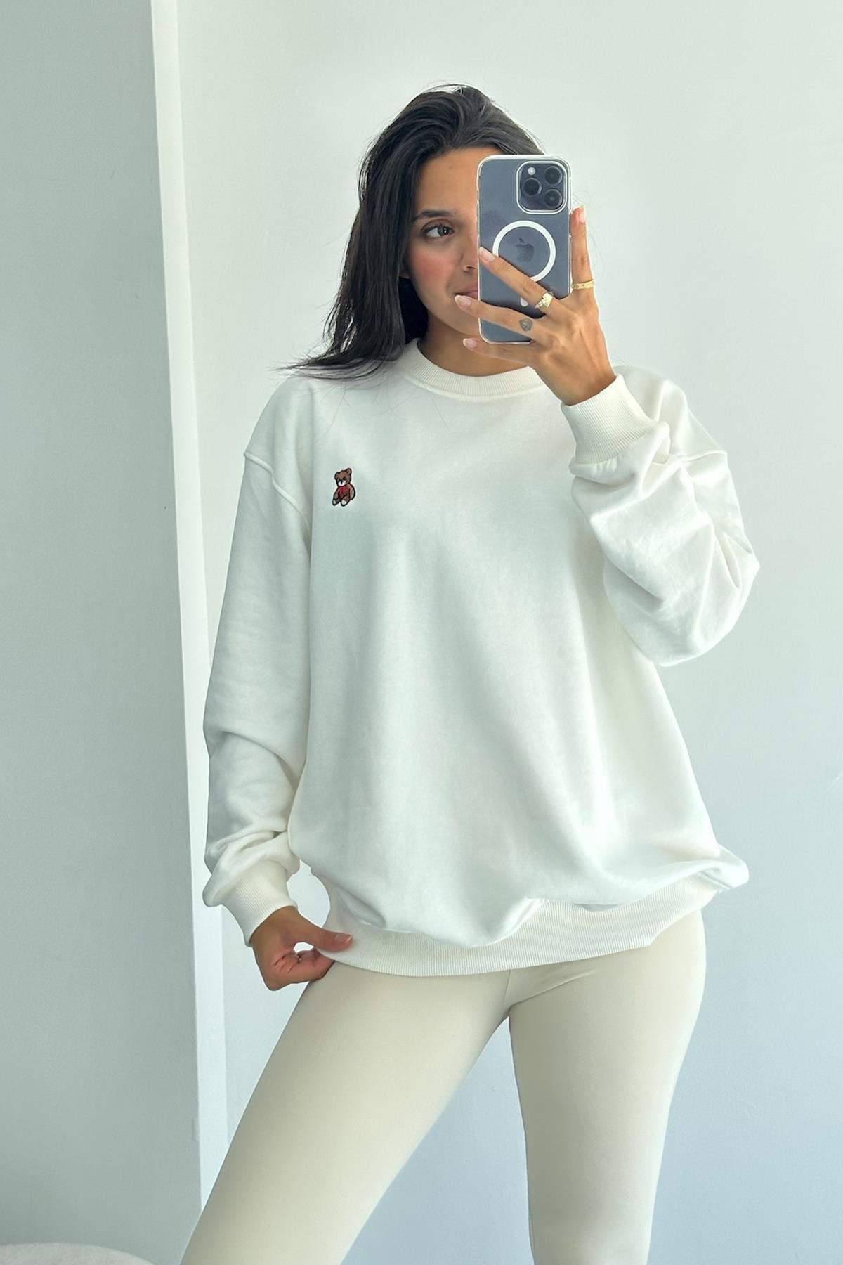 Ayıcık Nakışlı Beyaz Oversize Sweatshirt