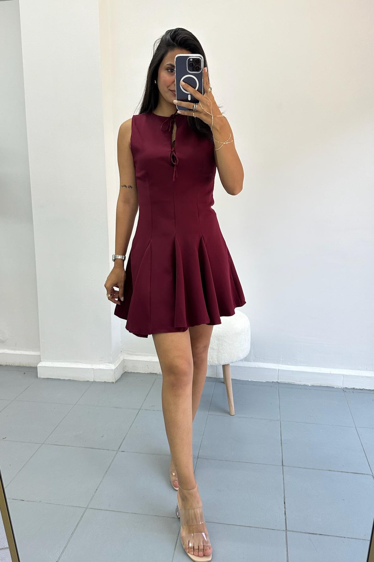 Kolsuz Volanlı Bordo Elbise