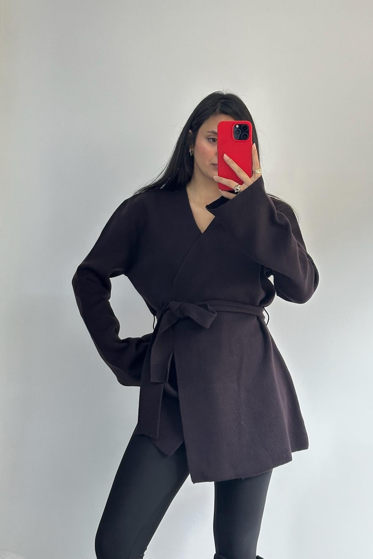 Kruvaze Kemerli Yün Karışımlı Koyu Kahve Triko Hırka