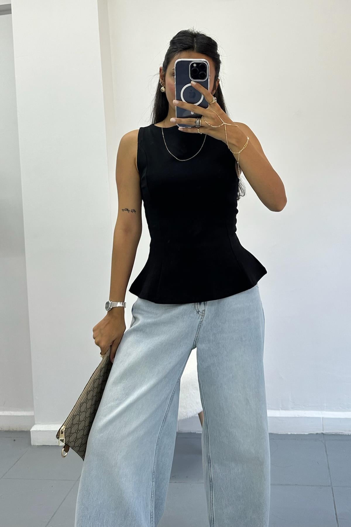 Kayık Yaka Peplum Siyah Top