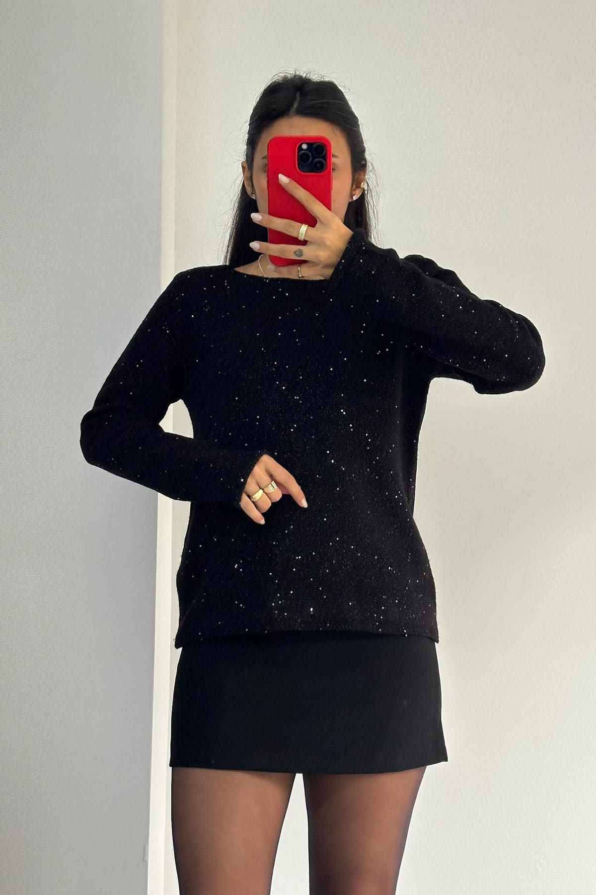 Kayık Yaka Pullu Simli Siyah Triko Kazak