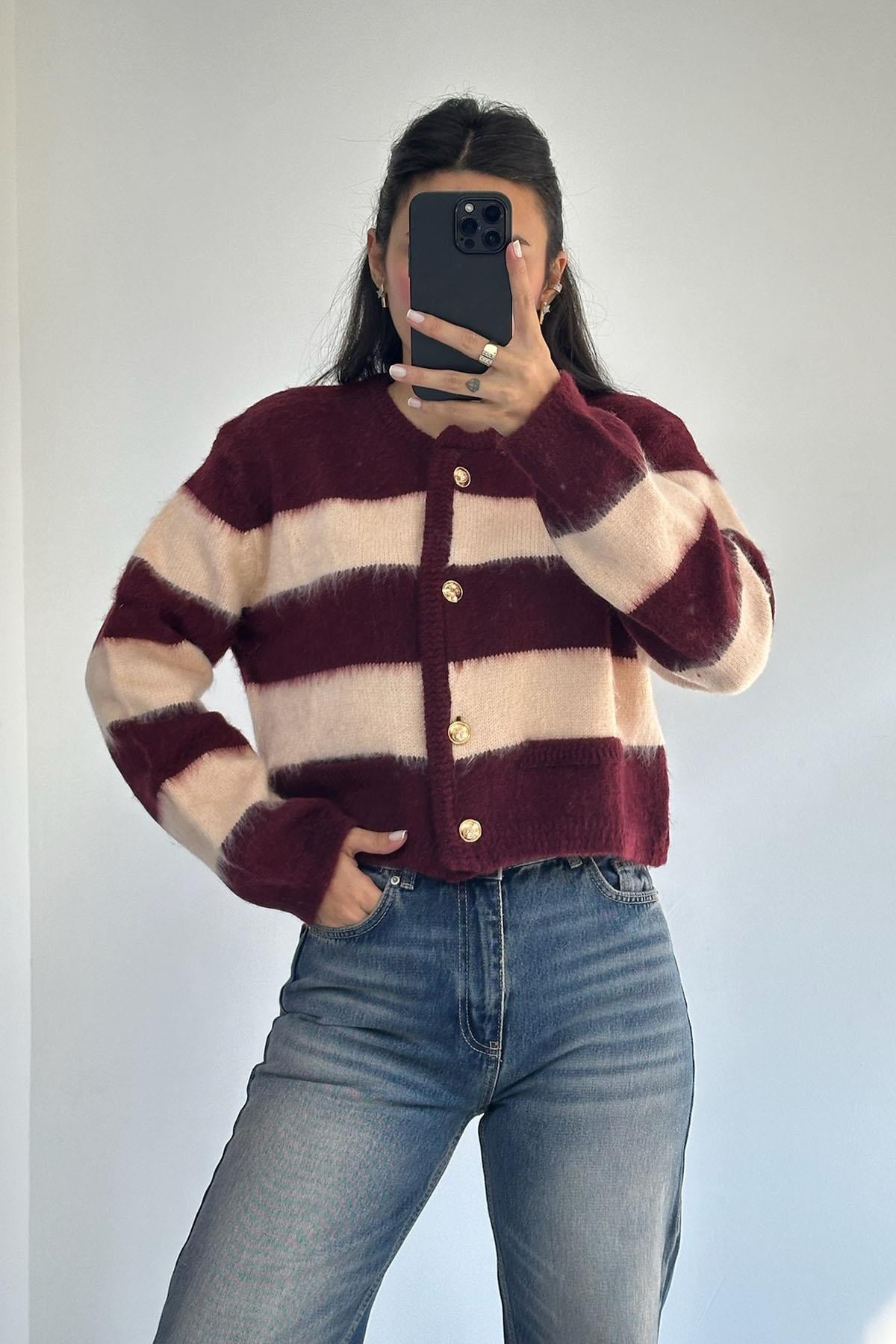 İki Renkli Şeritli Gold Düğmeli Bordo Hırka