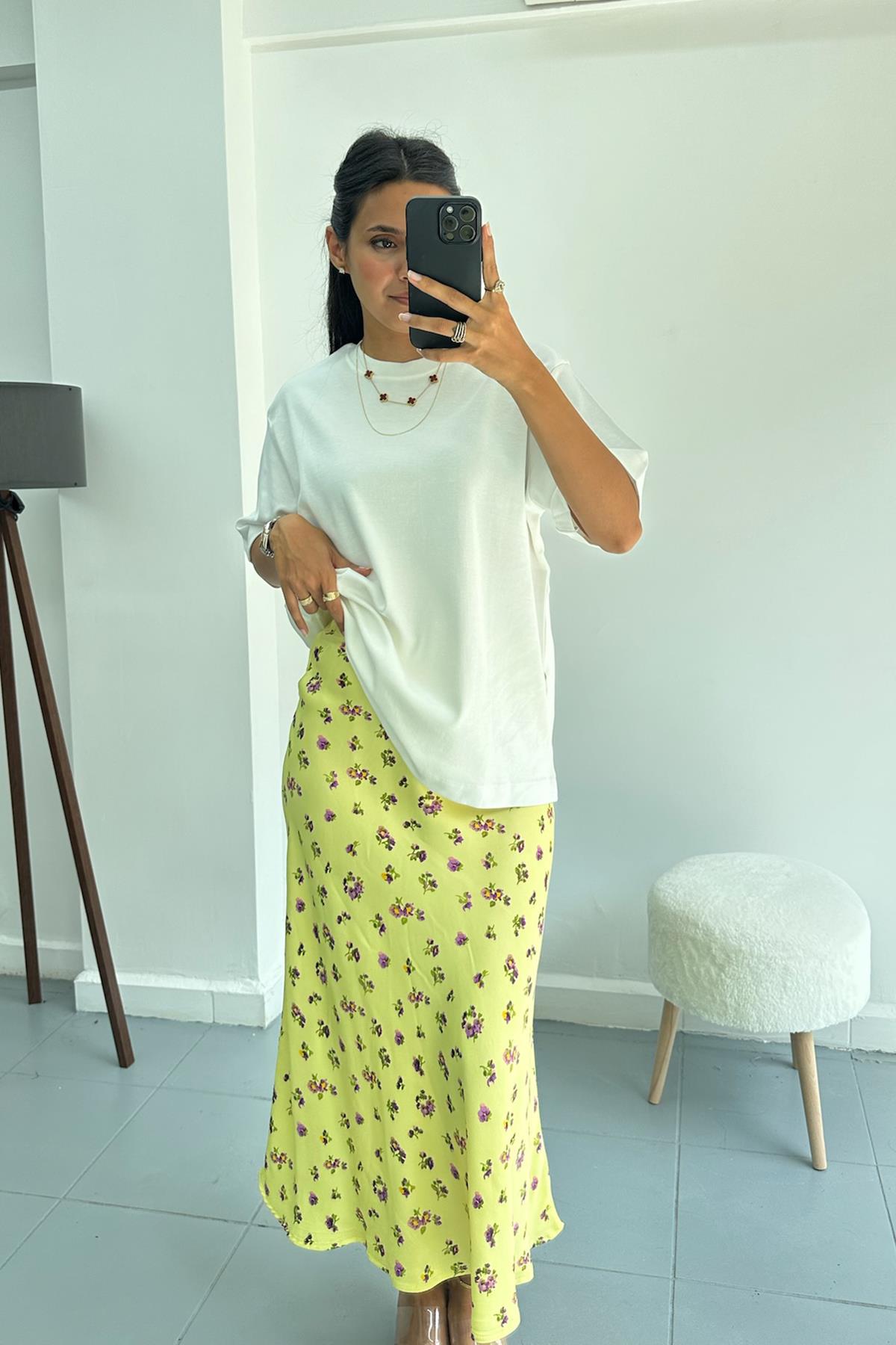 Çiçek Desenli Sarı Saten Etek