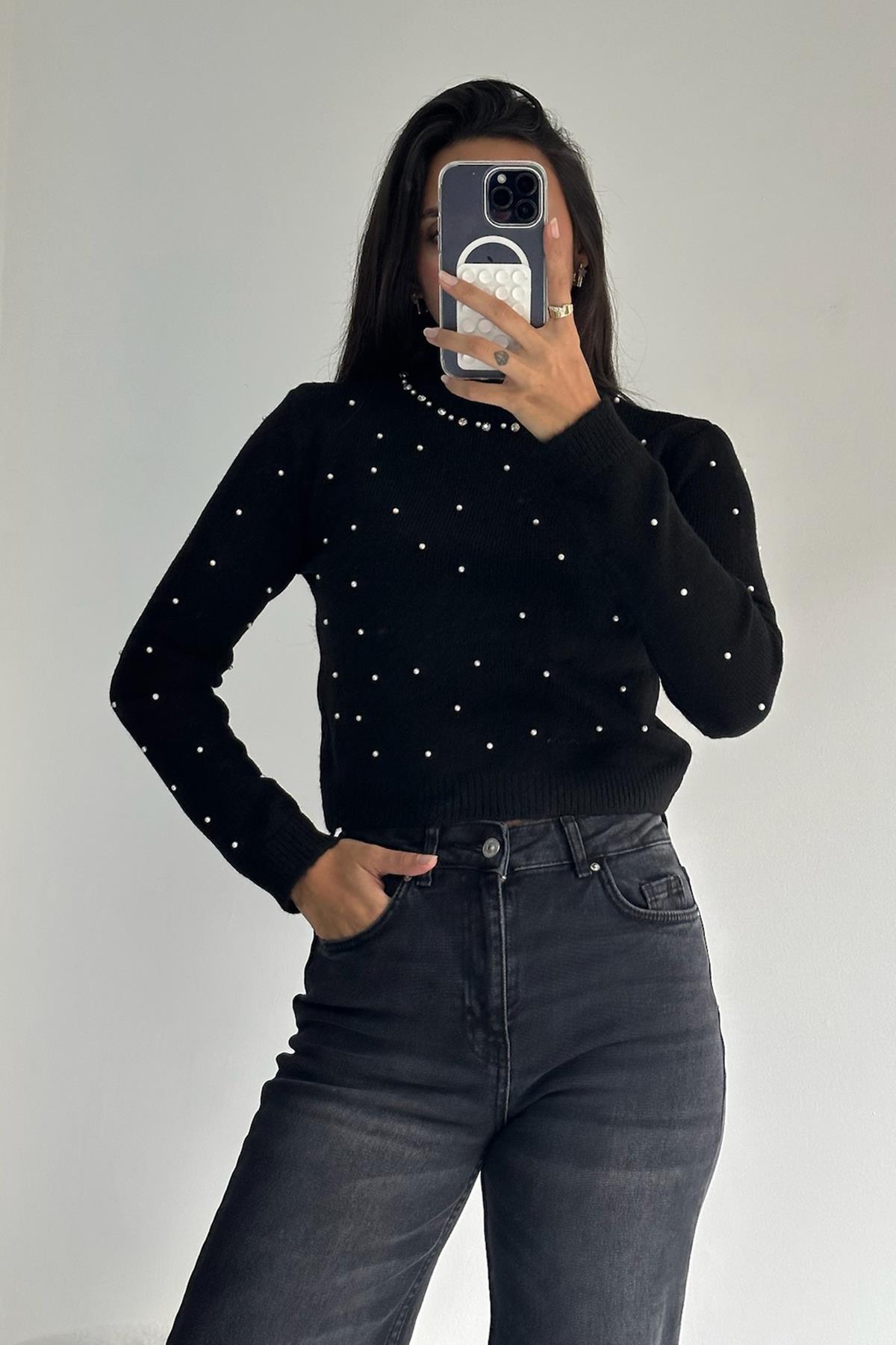 Taş Ve İncili Dik Yaka Siyah Kazak