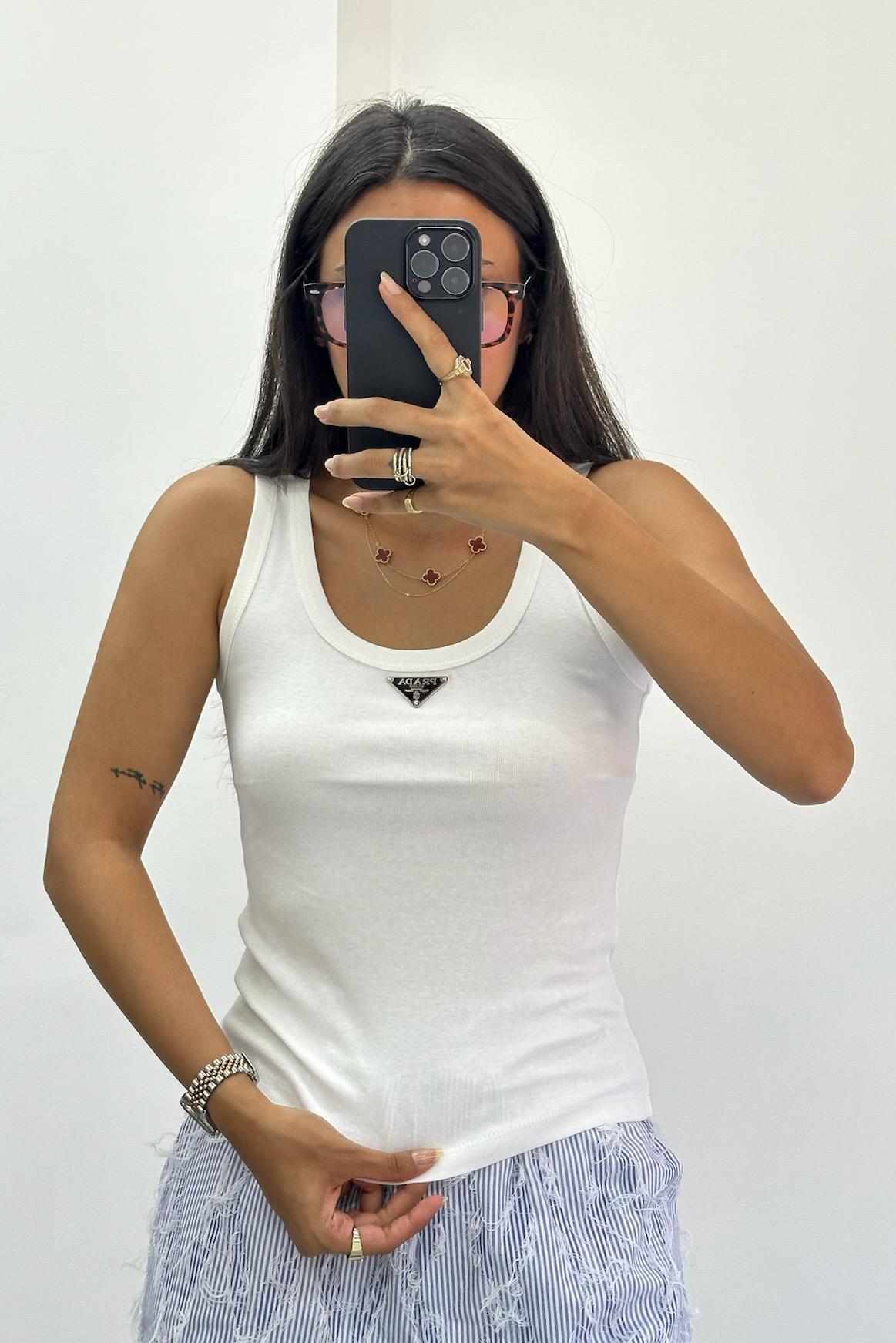 Metal Armalı Beyaz Atlet