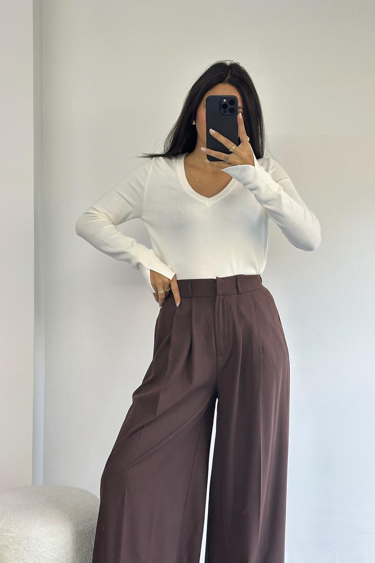 V Yaka Kolu Yırtmaçlı Ekru Kazak